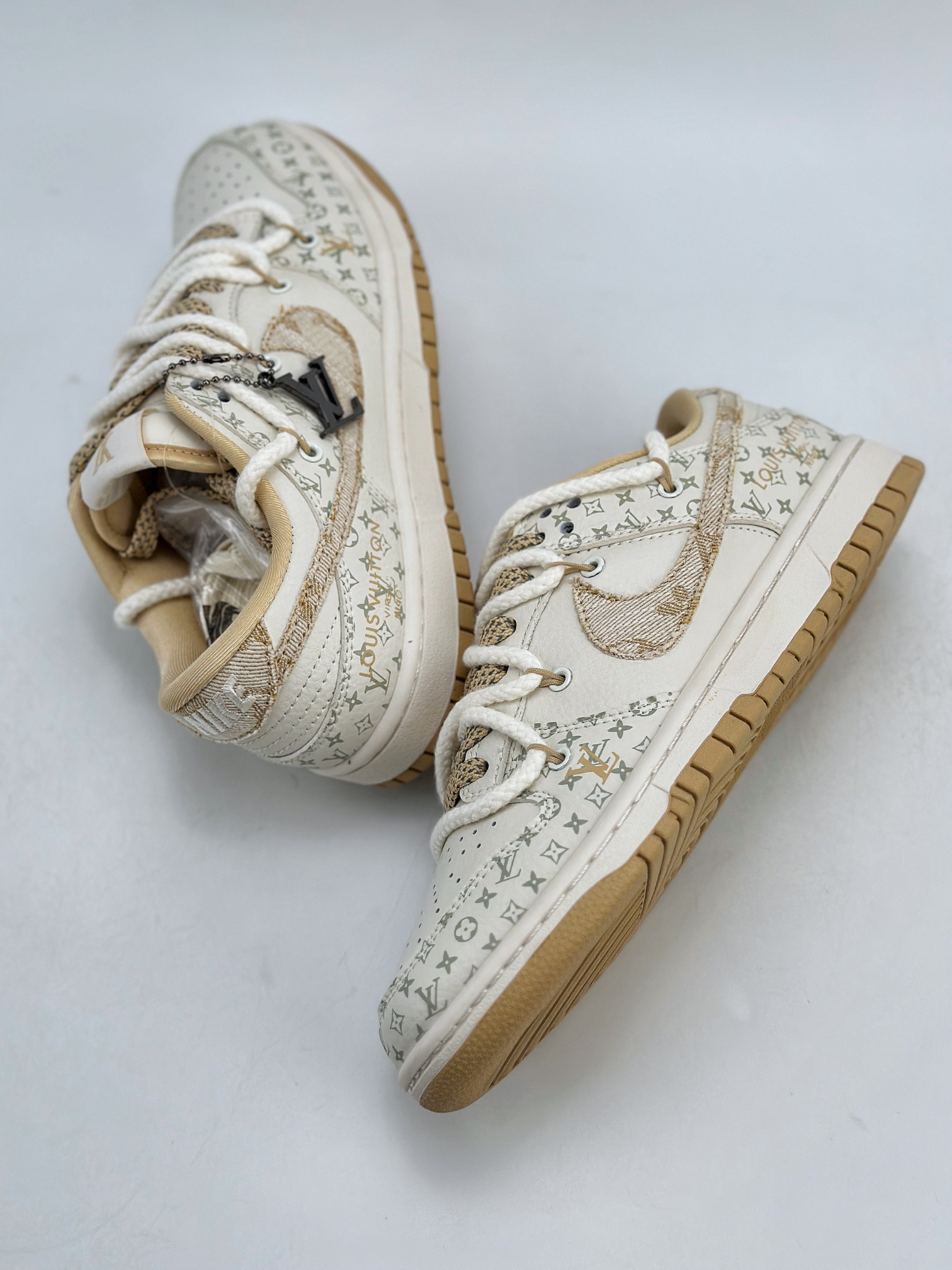 300 Nike SB Dunk Low x Louis Vuitton 米白黄绑带满天星 SJ2068-250