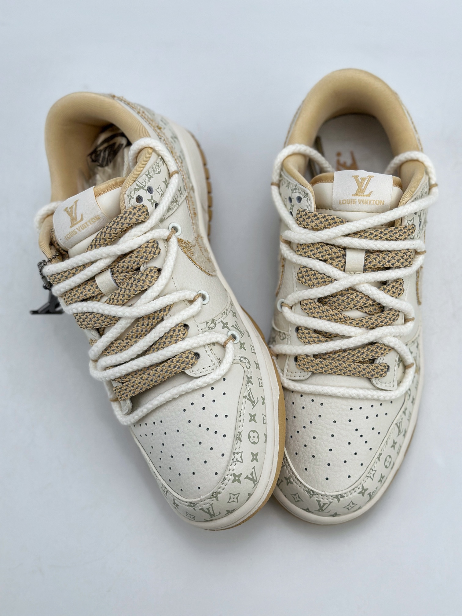 300 Nike SB Dunk Low x Louis Vuitton 米白黄绑带满天星 SJ2068-250