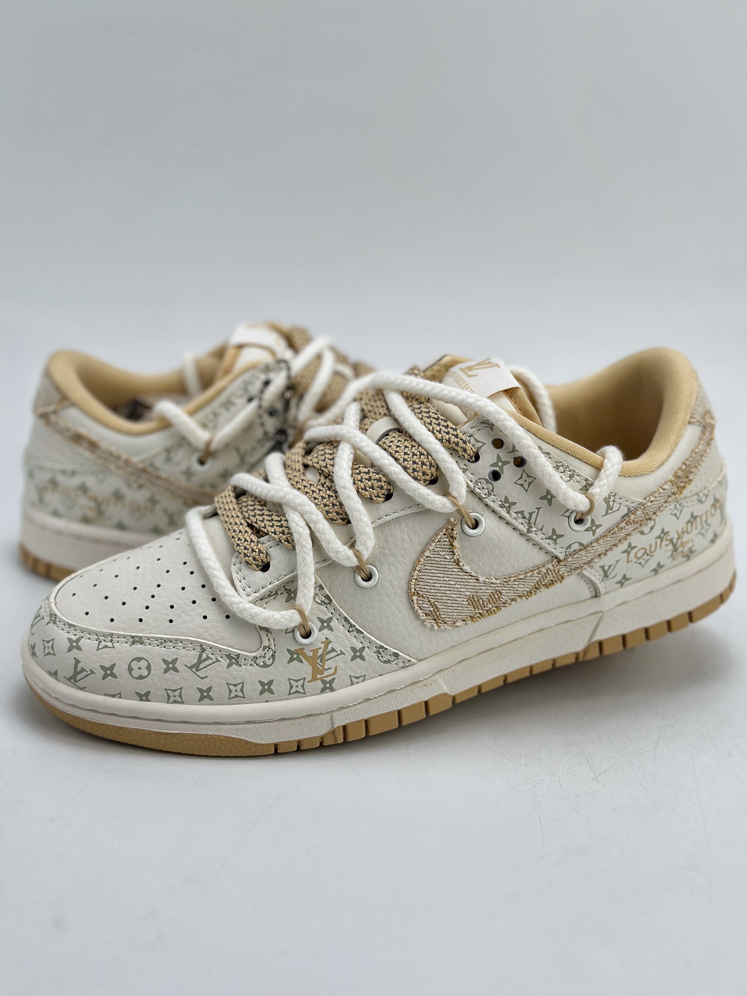 300 Nike SB Dunk Low x Louis Vuitton 米白黄绑带满天星 SJ2068-250