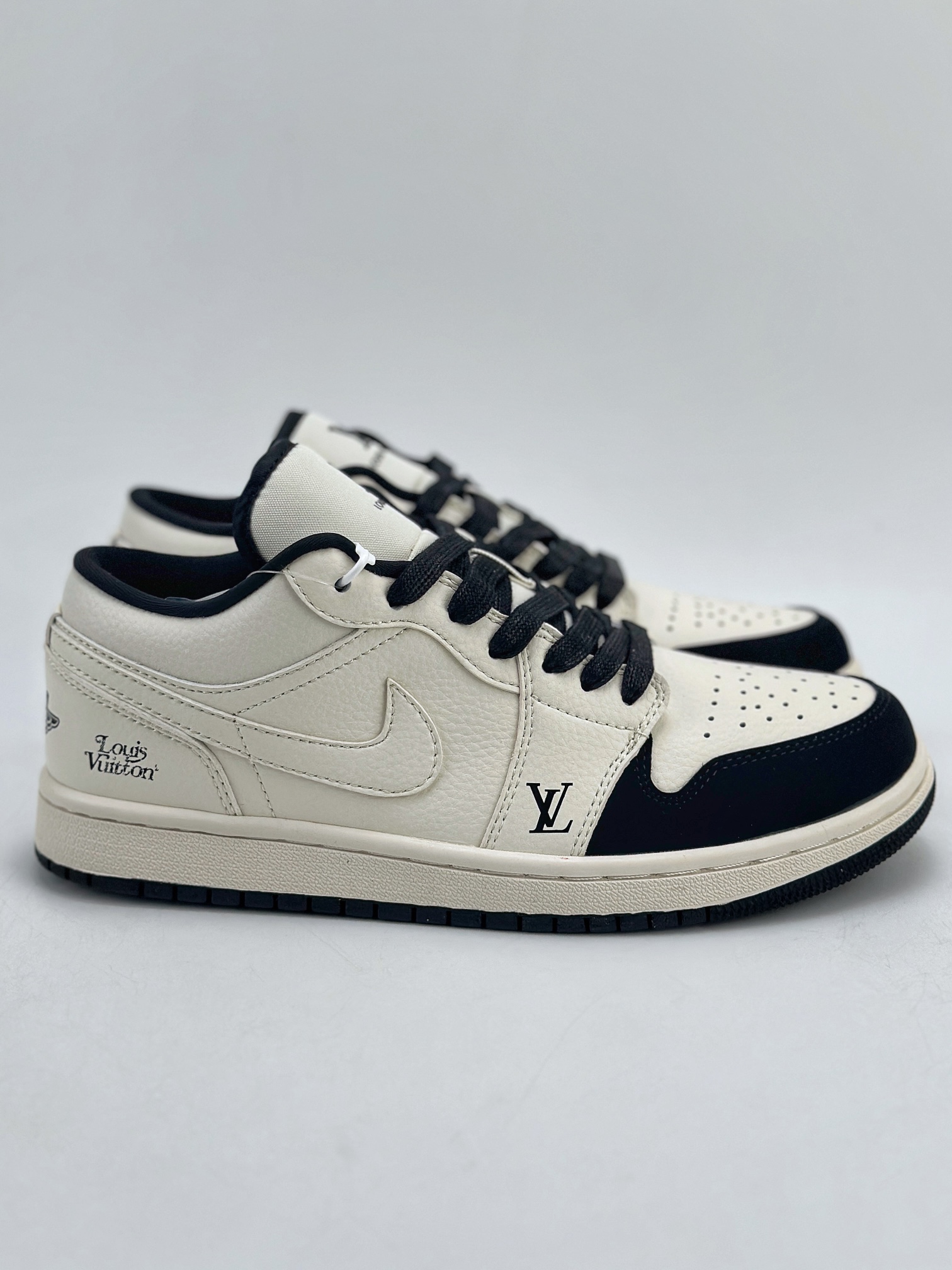 280 Air Jordan 1 Retro Low x Louis Vuitton 白黑 WG8850-006