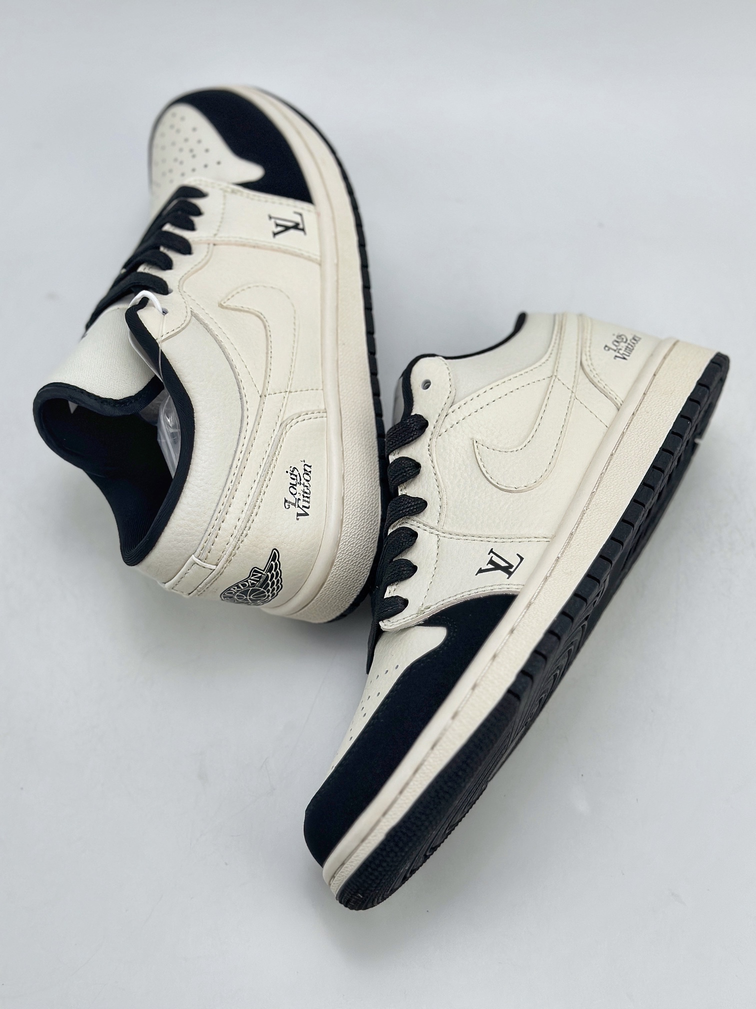 280 Air Jordan 1 Retro Low x Louis Vuitton 白黑 WG8850-006