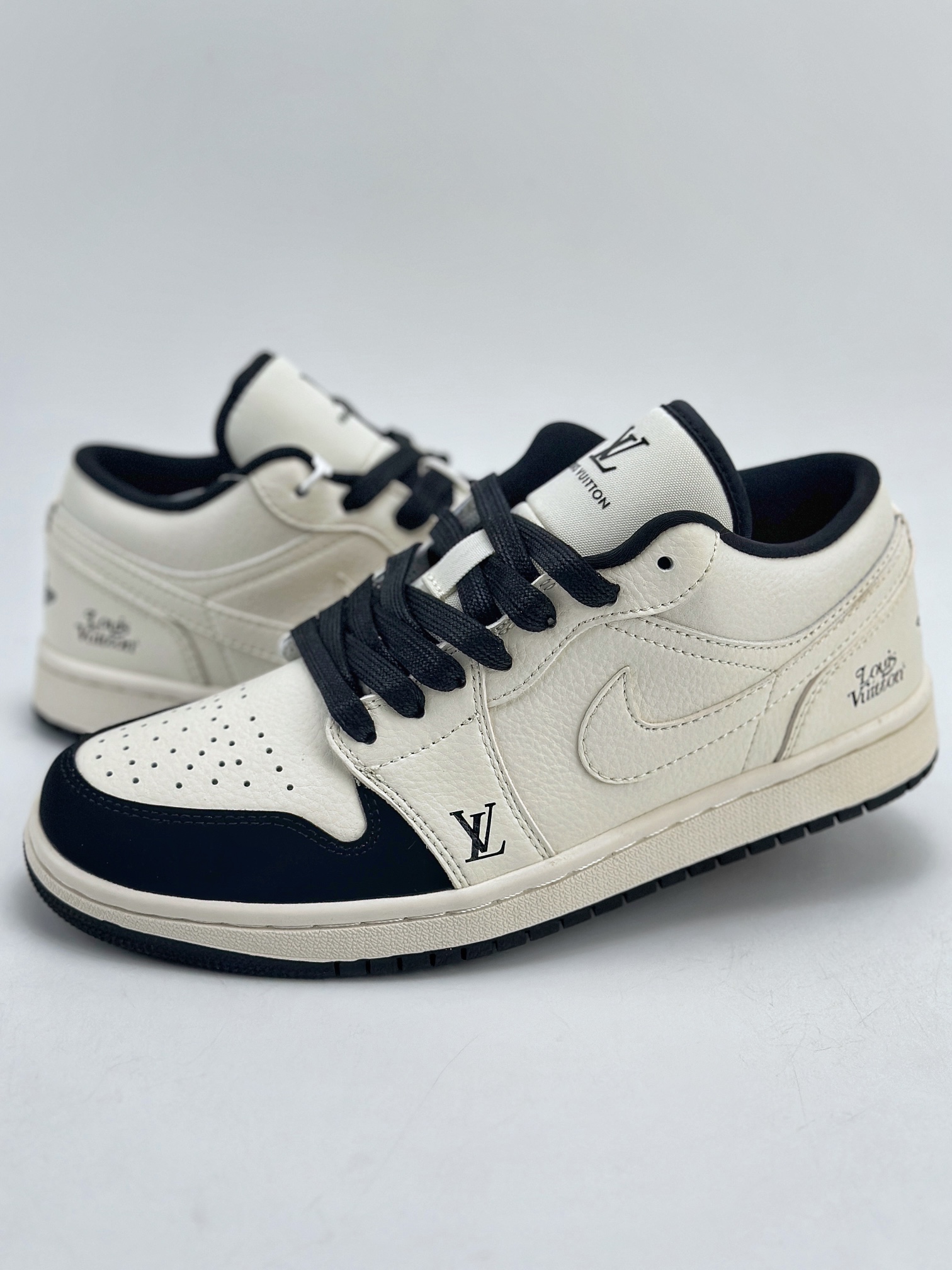 280 Air Jordan 1 Retro Low x Louis Vuitton 白黑 WG8850-006