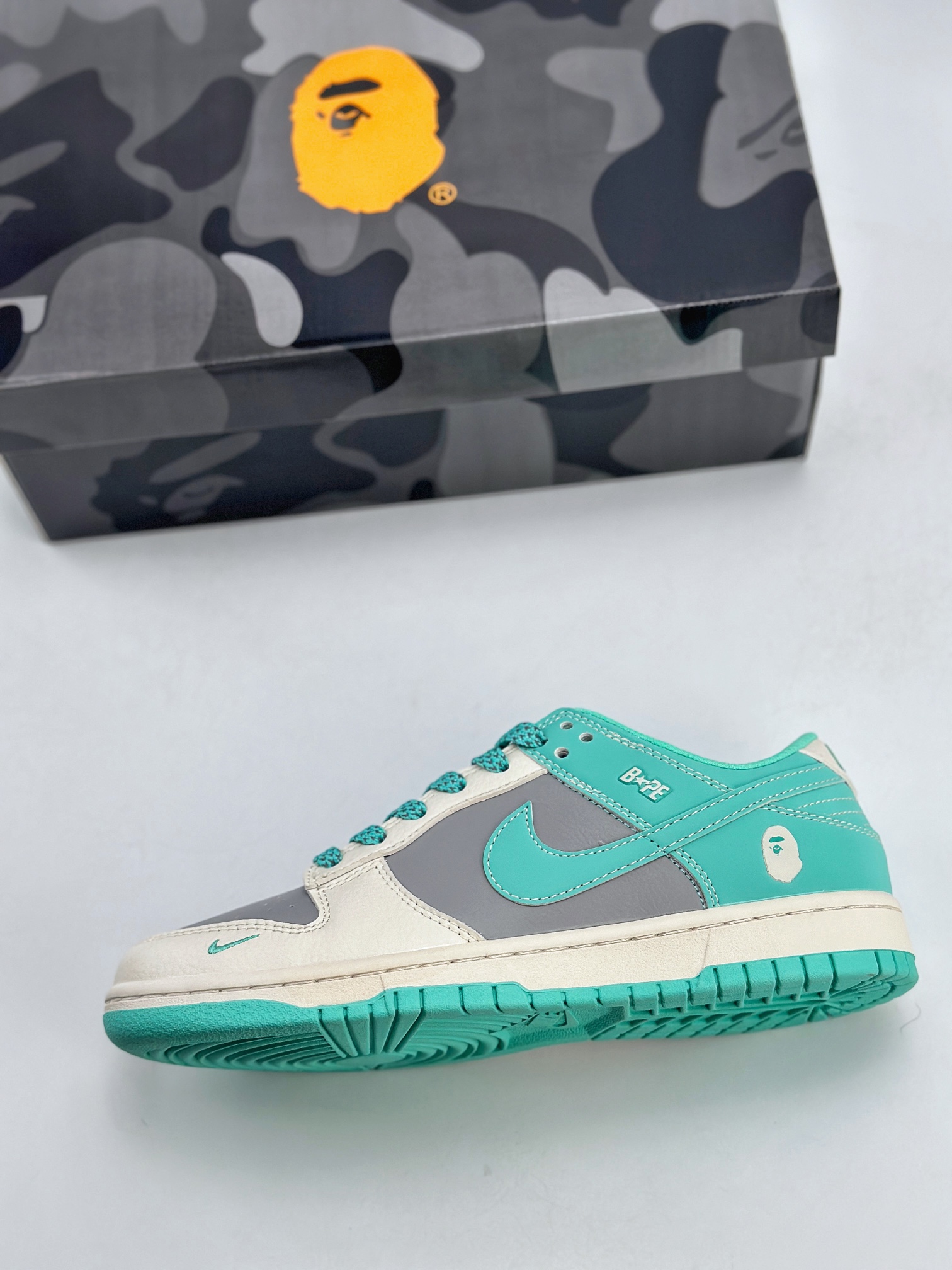 280 Nike SB Dunk Low x BAPE 米白青灰 BB8969-003