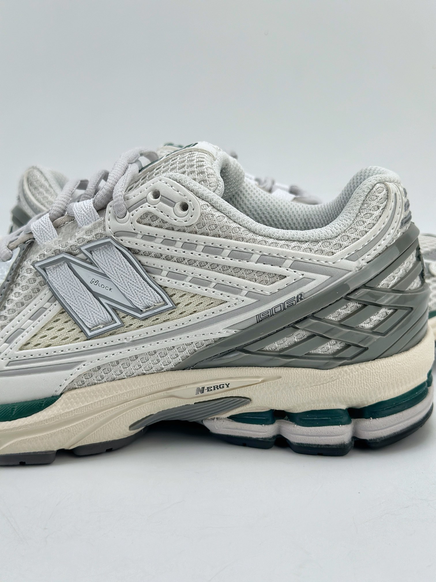 180 New Balance M1906系列 复古单品宝藏老爹鞋款 M1906RGP