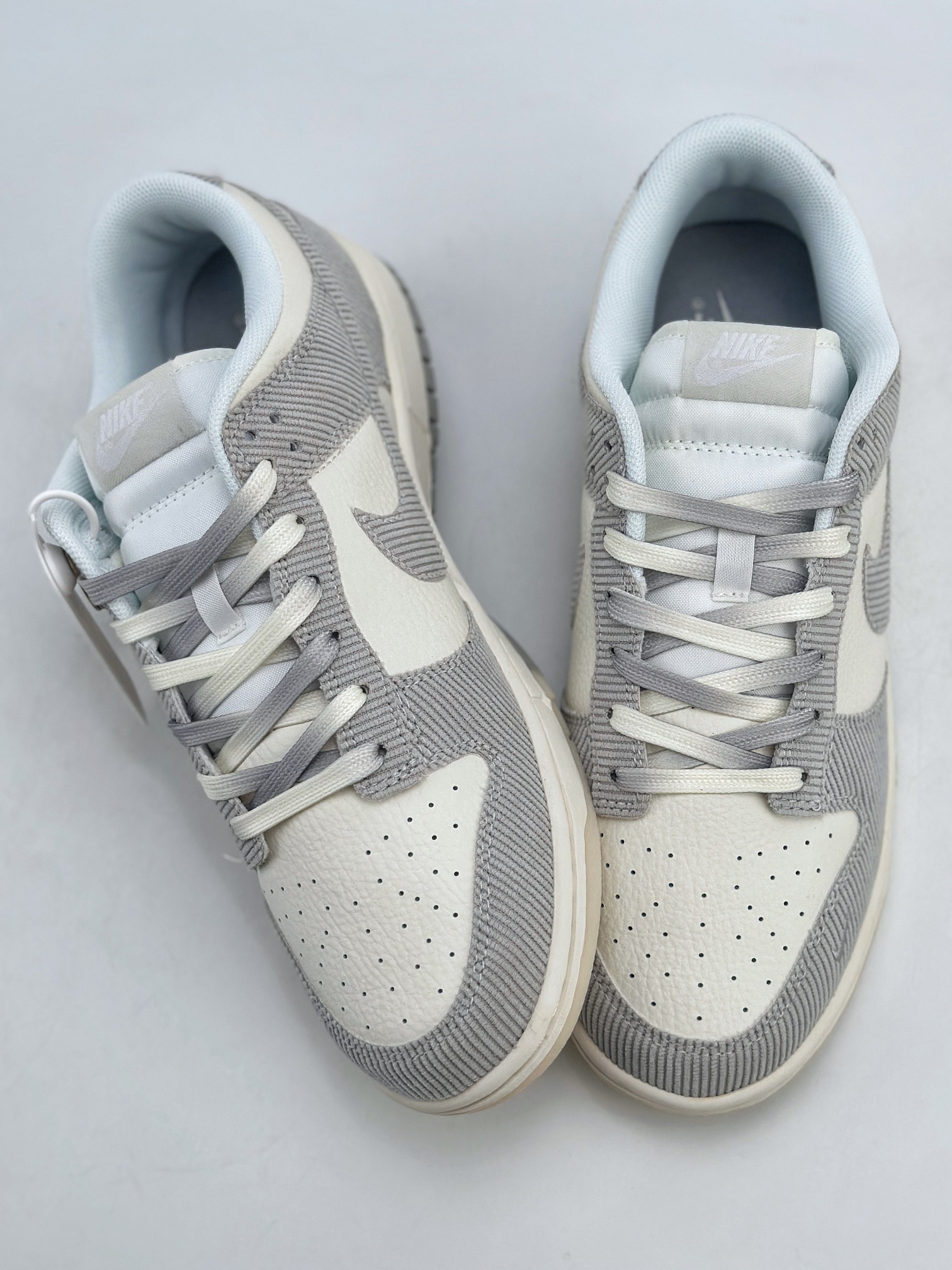 280 Nike SB Dunk Low x Supreme 白灰 FC1688-143