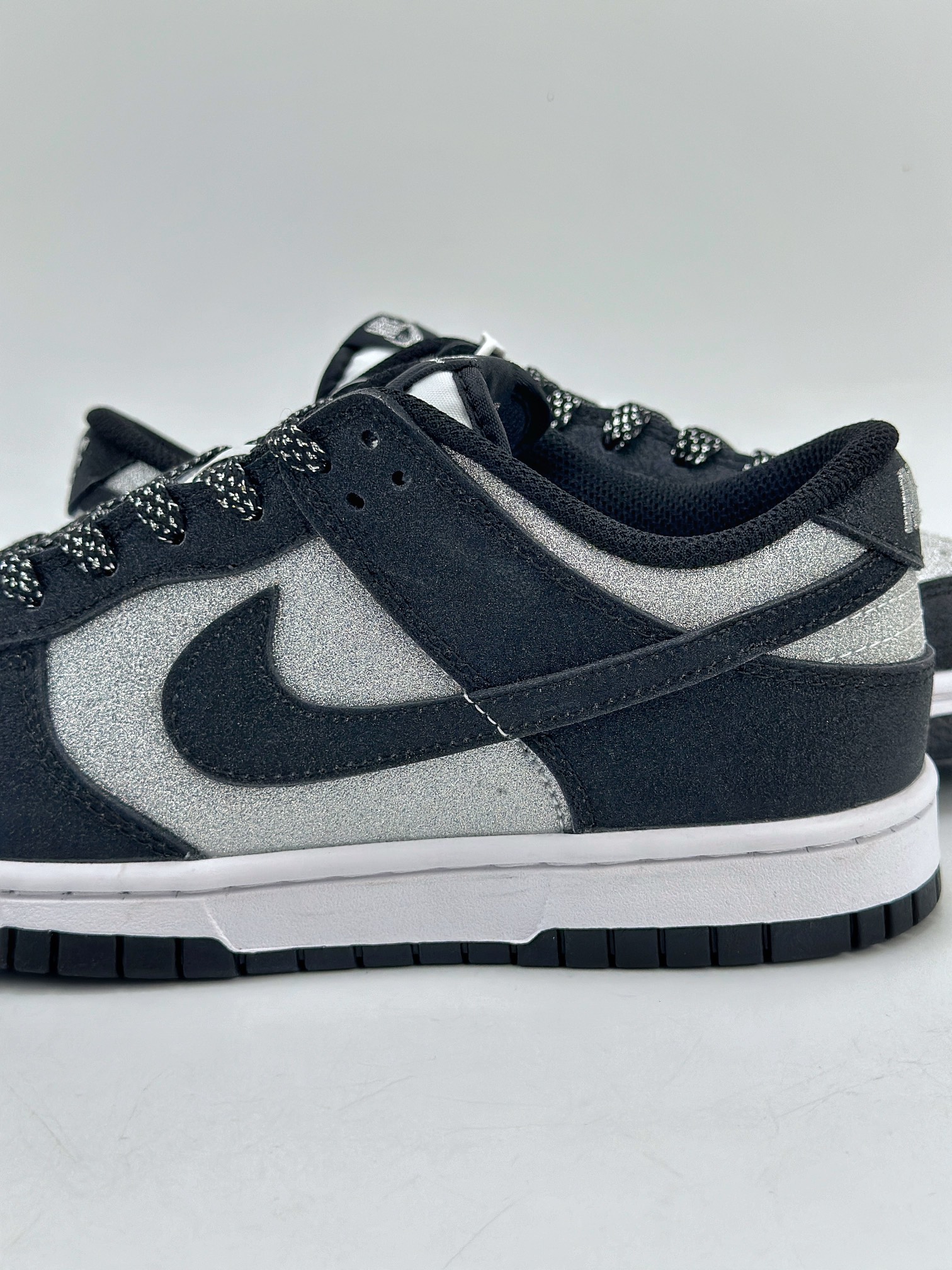 180 NIKE SB Dunk Low 黑银满天星 LW1818-101