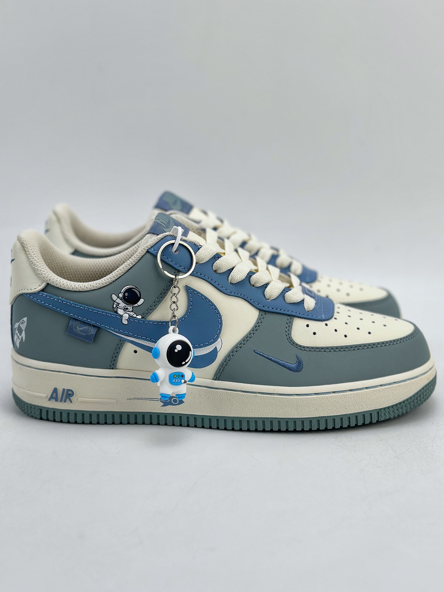 240 Nike Air Force 1 Low 07 太空人 米白蓝 DB3301-711