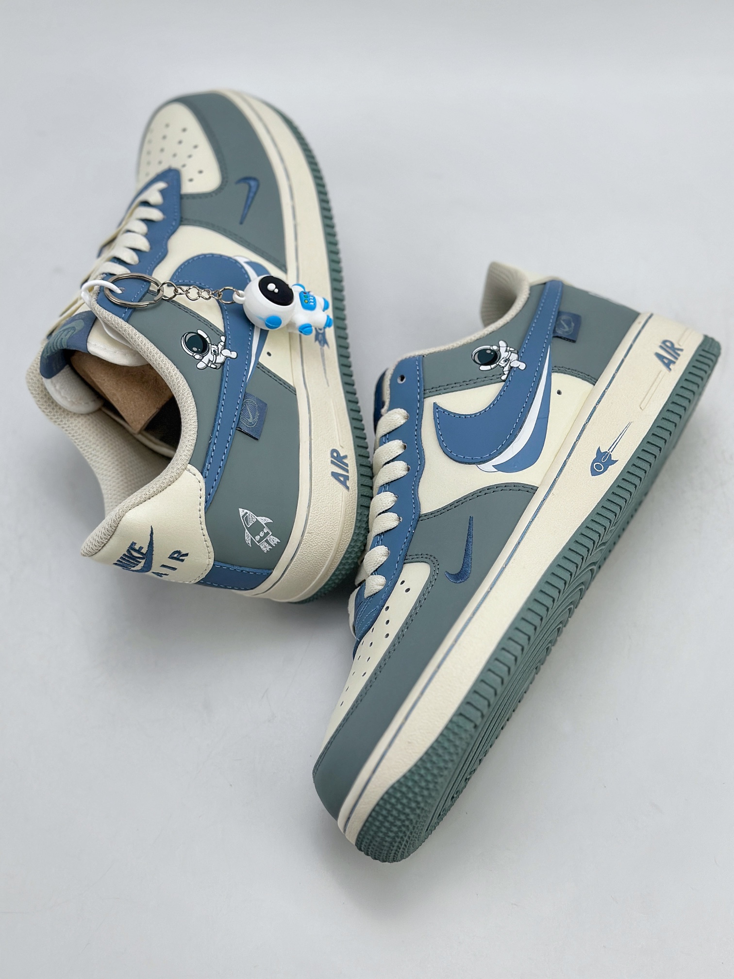 240 Nike Air Force 1 Low 07 太空人 米白蓝 DB3301-711