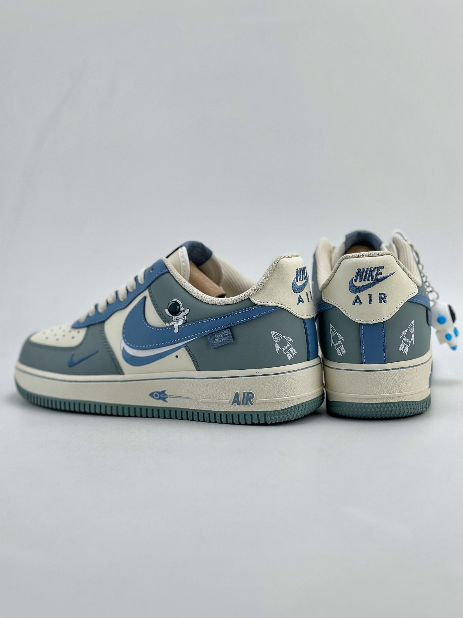 240 Nike Air Force 1 Low 07 太空人 米白蓝 DB3301-711