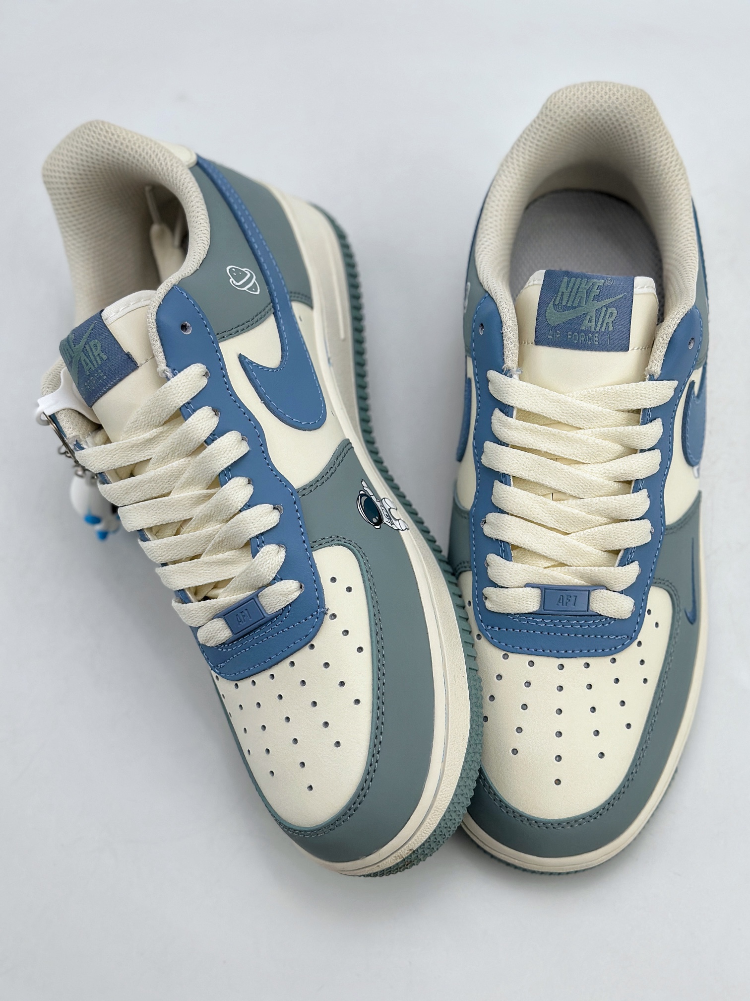 240 Nike Air Force 1 Low 07 太空人 米白蓝 DB3301-711