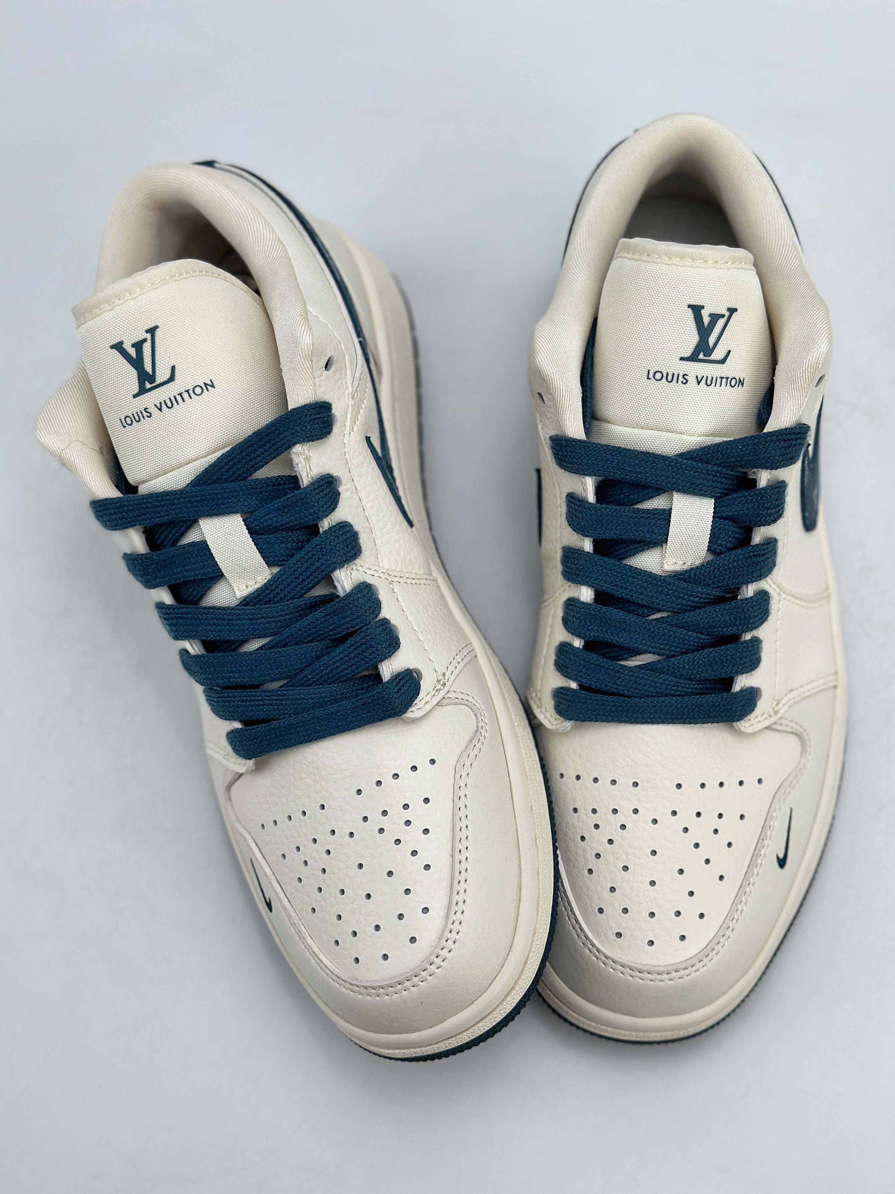 280 Air Jordan 1 Retro Low x Louis Vuitton 白蓝 WG8850-005