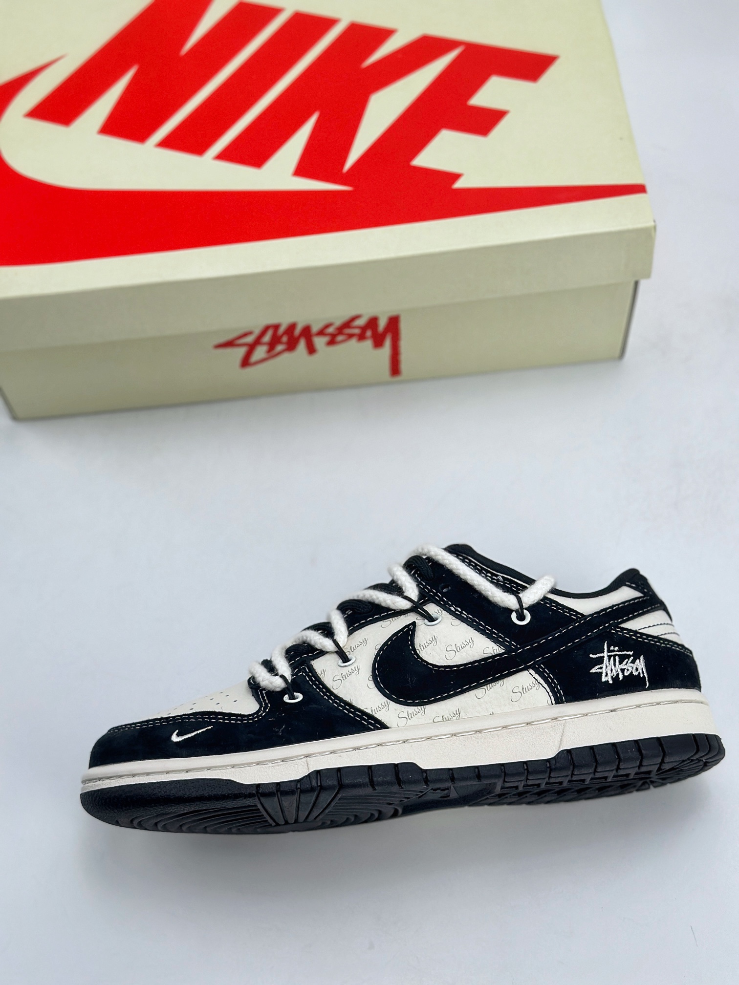 300 Nike SB Dunk Low x Stussy 白黑翻毛绑带 SJ2068-252