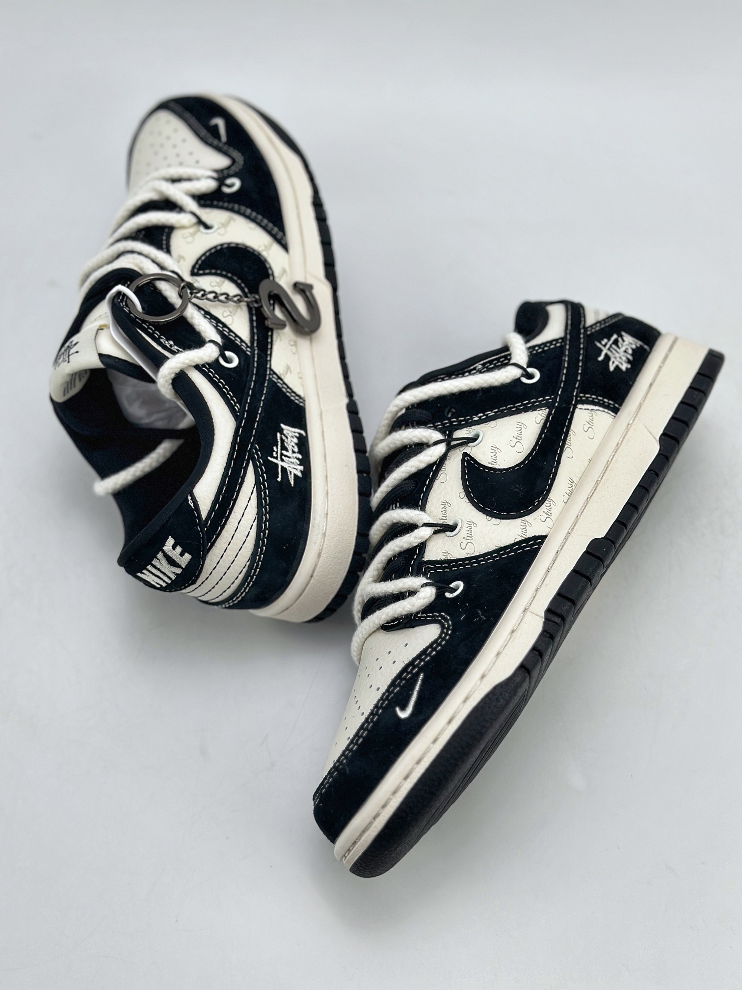 300 Nike SB Dunk Low x Stussy 白黑翻毛绑带 SJ2068-252