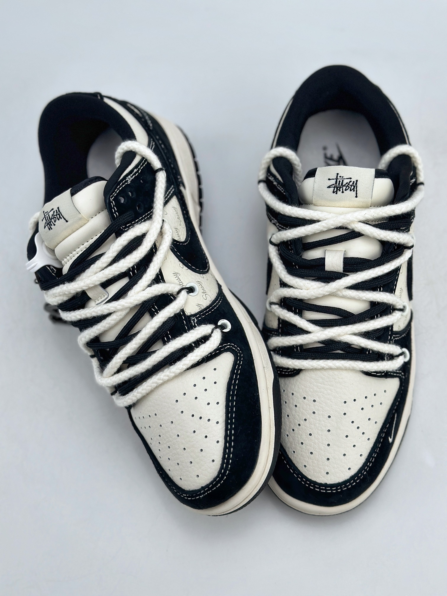 300 Nike SB Dunk Low x Stussy 白黑翻毛绑带 SJ2068-252