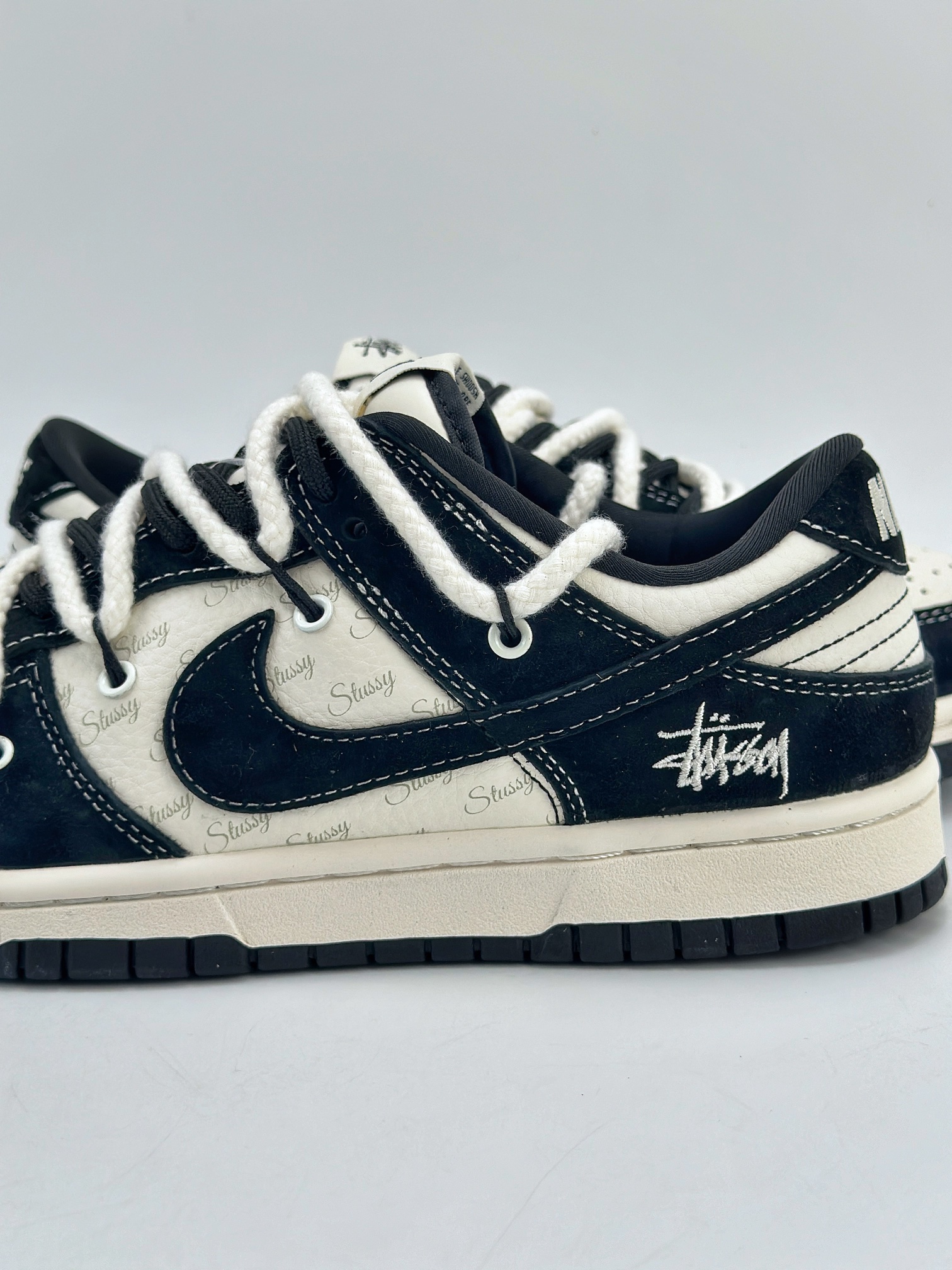 300 Nike SB Dunk Low x Stussy 白黑翻毛绑带 SJ2068-252