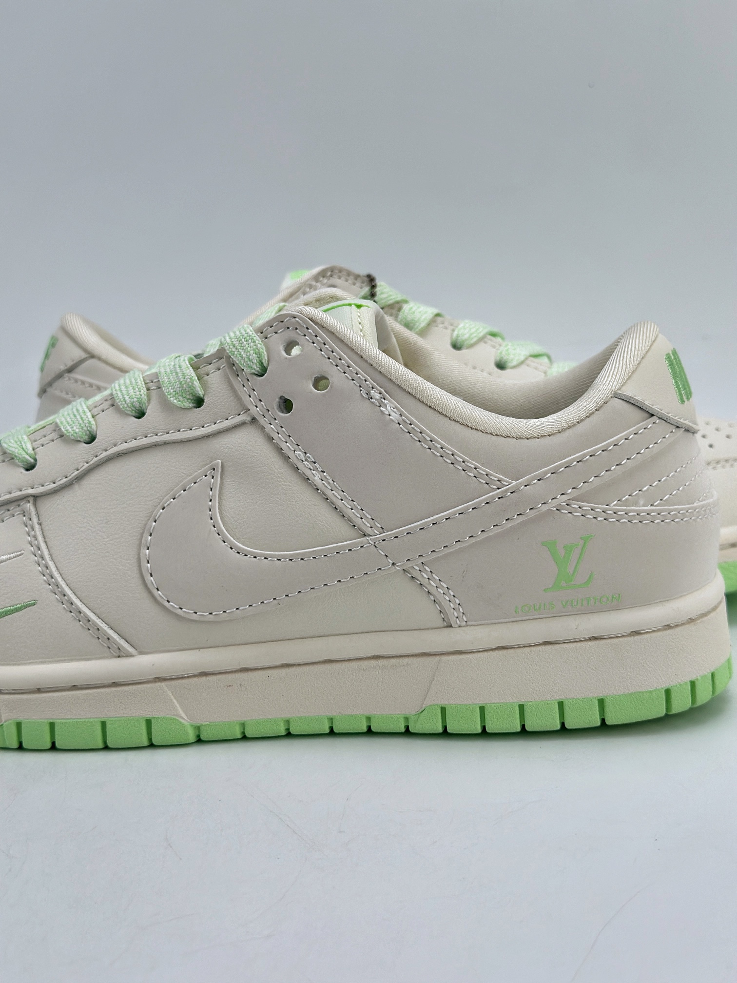 280 Nike SB Dunk Low x Louis Vuitton 白浅绿 XX2025-321