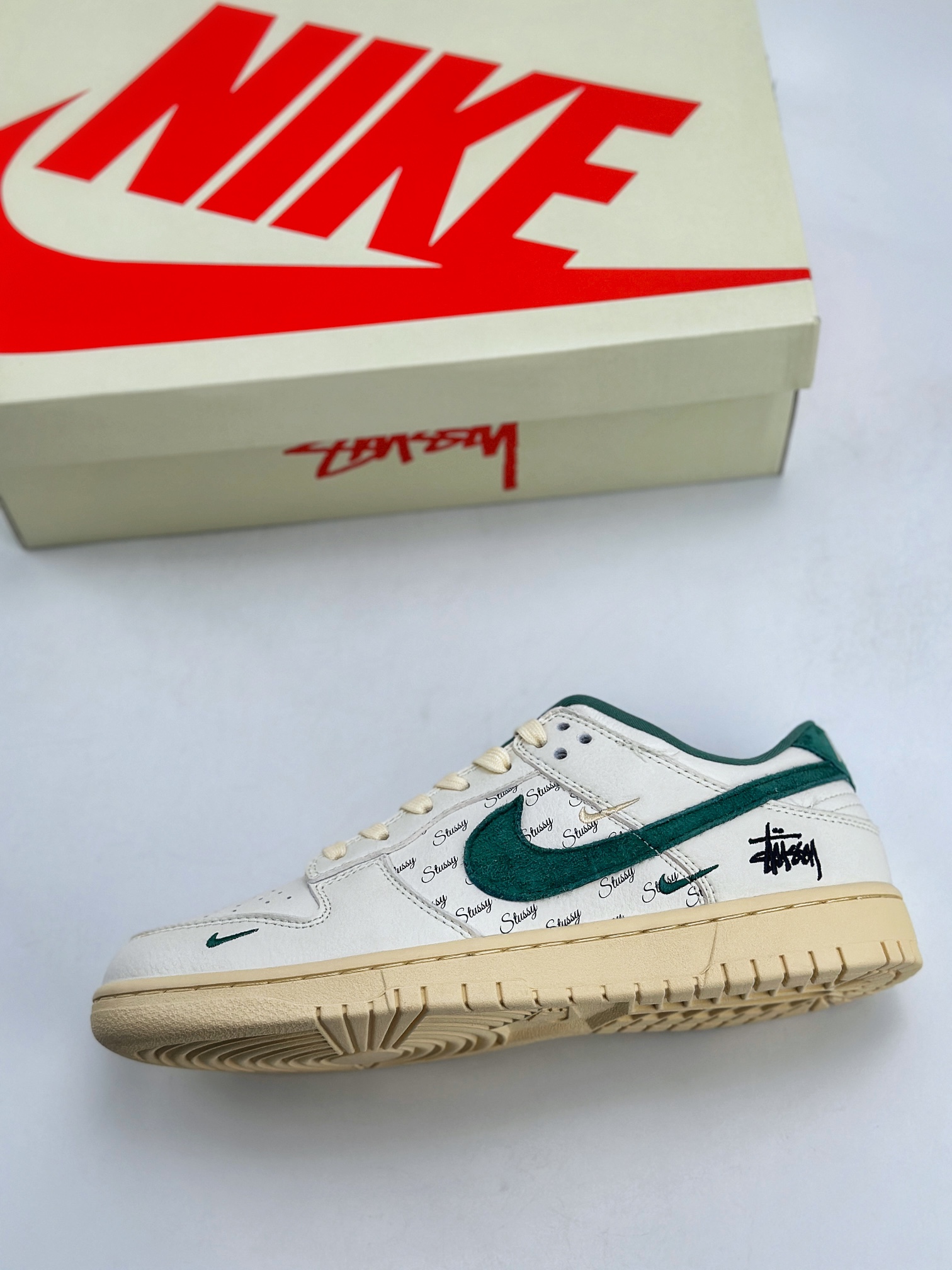 280 Nike SB Dunk Low x Stussy 斯图西米白绿三钩 CF3688-006