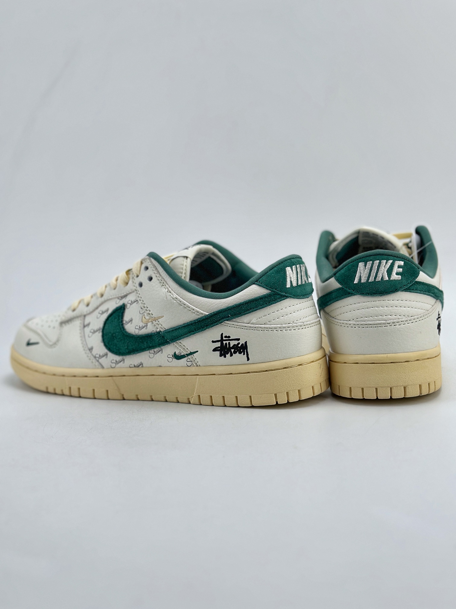 280 Nike SB Dunk Low x Stussy 斯图西米白绿三钩 CF3688-006