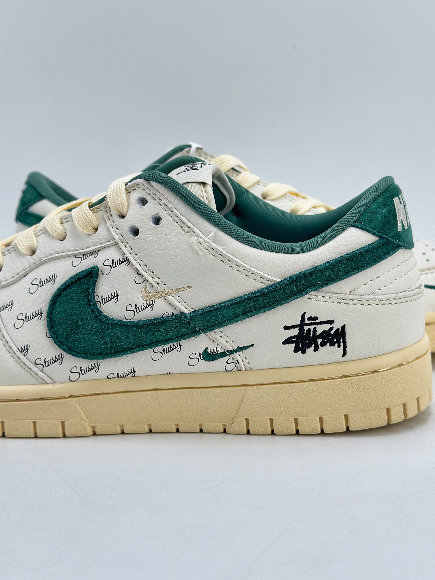 280 Nike SB Dunk Low x Stussy 斯图西米白绿三钩 CF3688-006