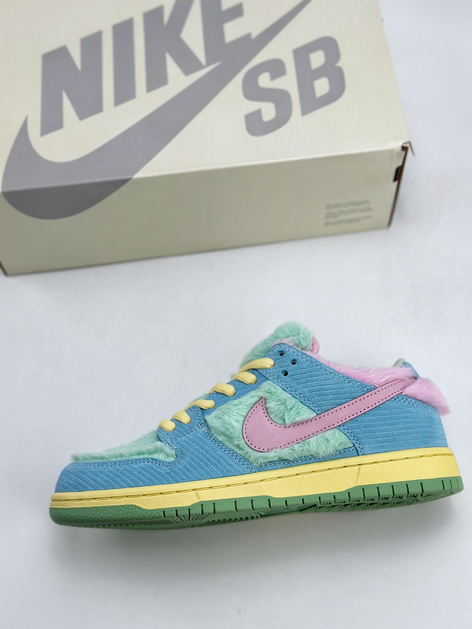 420 Nike SB Dunk Low x Verdy 绒毛蓝粉绿 FN6040-400