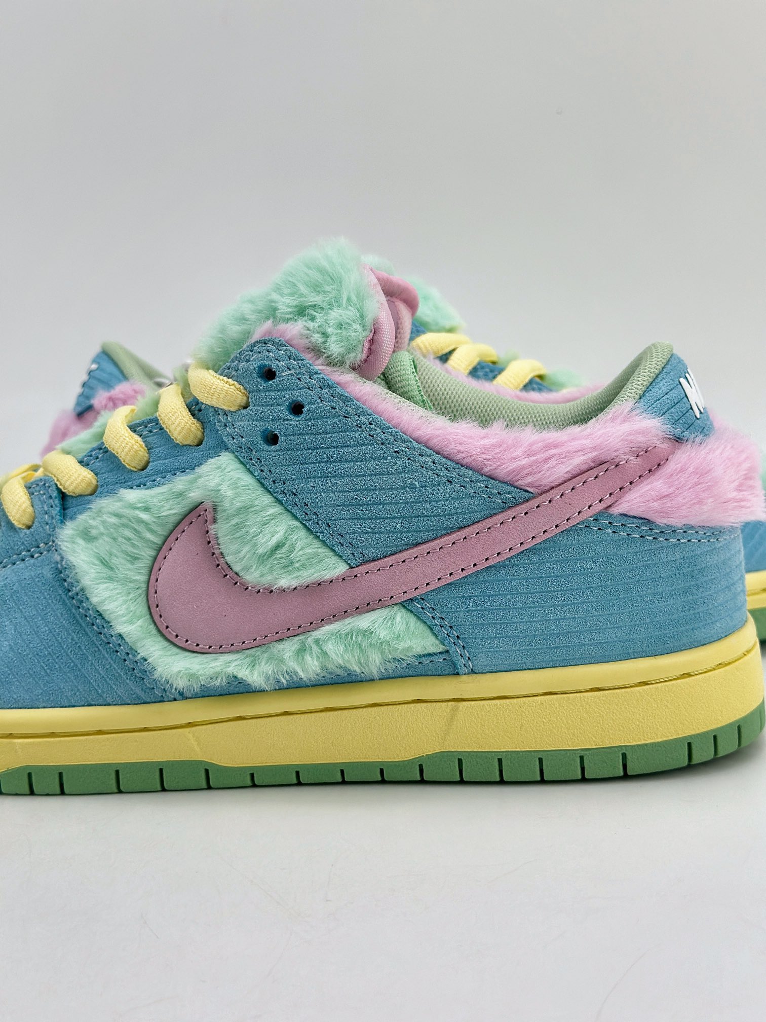 420 Nike SB Dunk Low x Verdy 绒毛蓝粉绿 FN6040-400