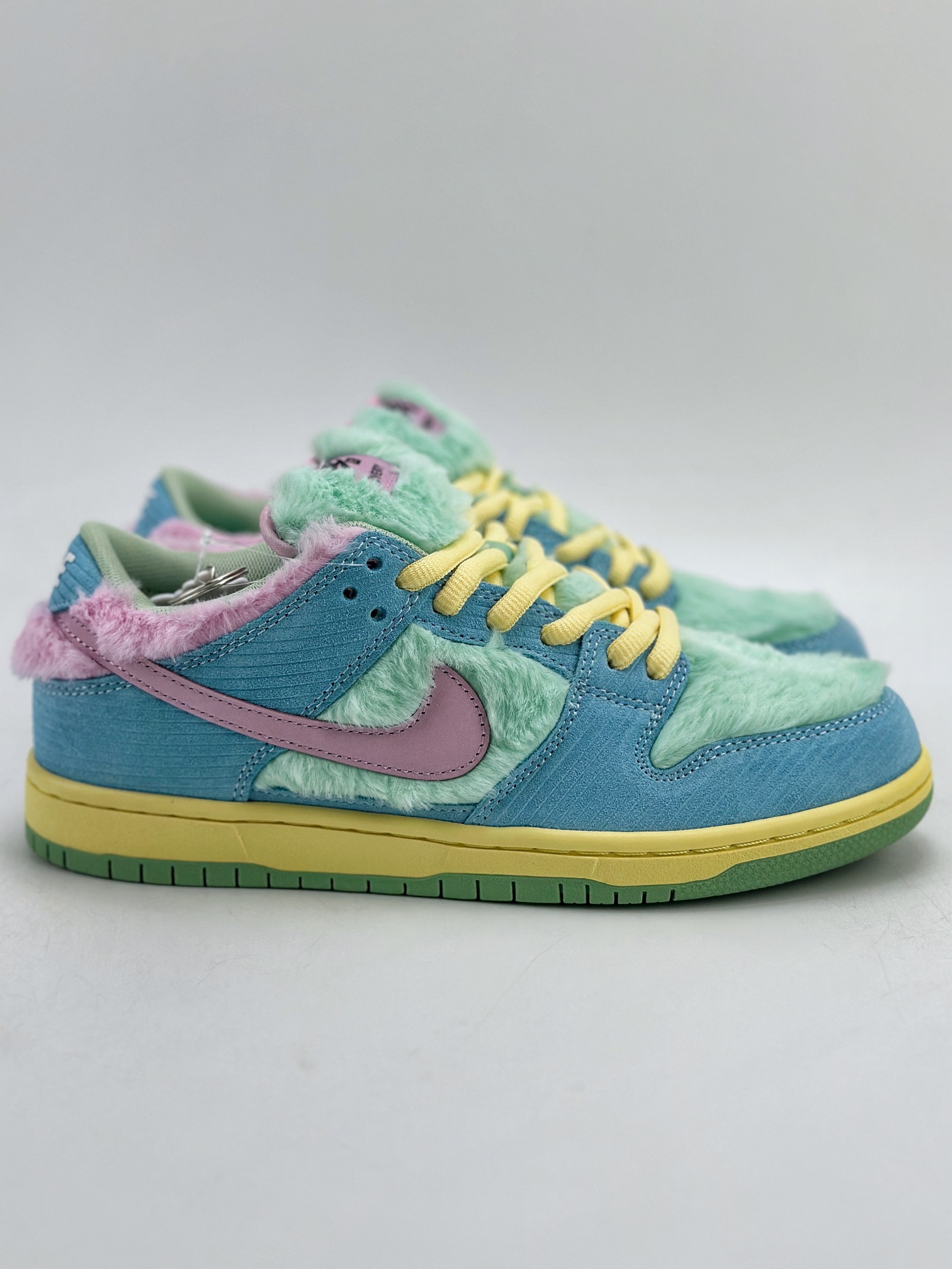 420 Nike SB Dunk Low x Verdy 绒毛蓝粉绿 FN6040-400