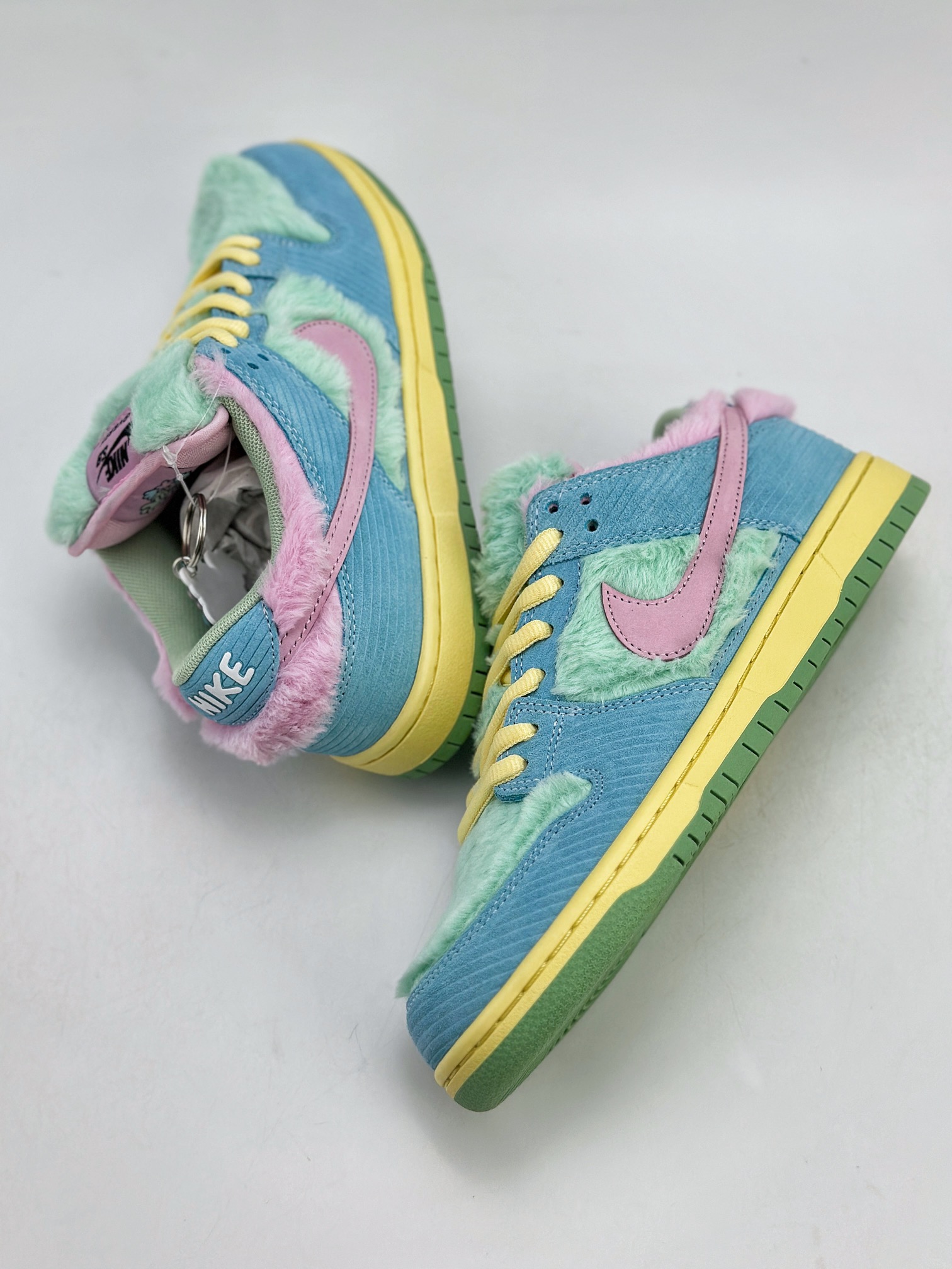 420 Nike SB Dunk Low x Verdy 绒毛蓝粉绿 FN6040-400