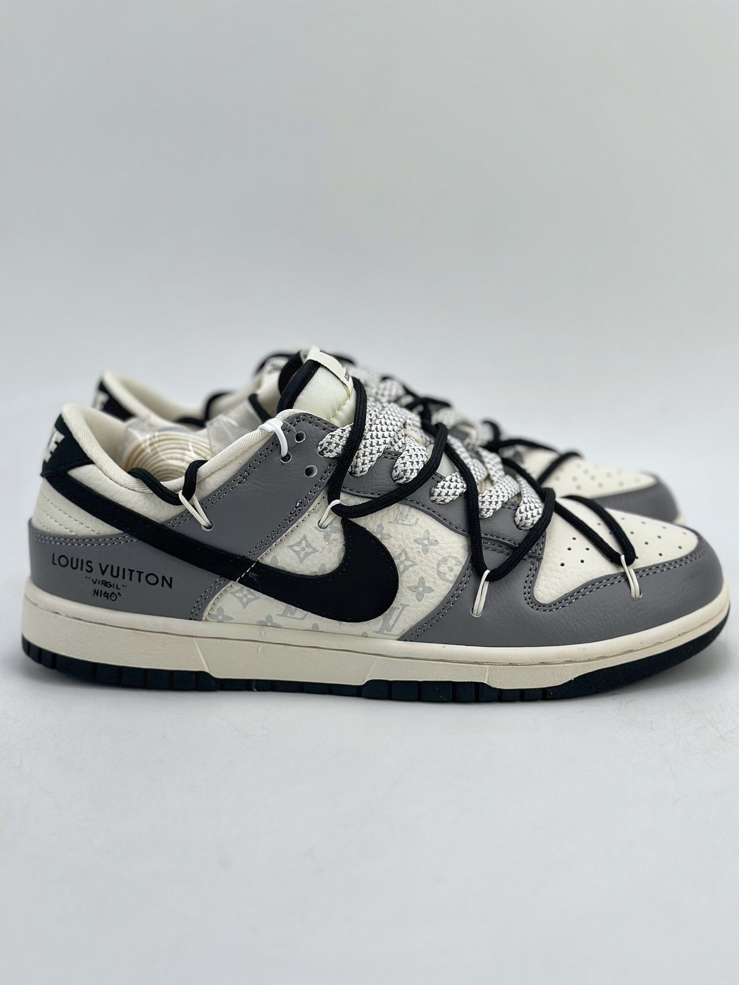 300 Nike SB Dunk Low x Louis Vuitton 米白黑灰绑带满天星 JJ5688-104