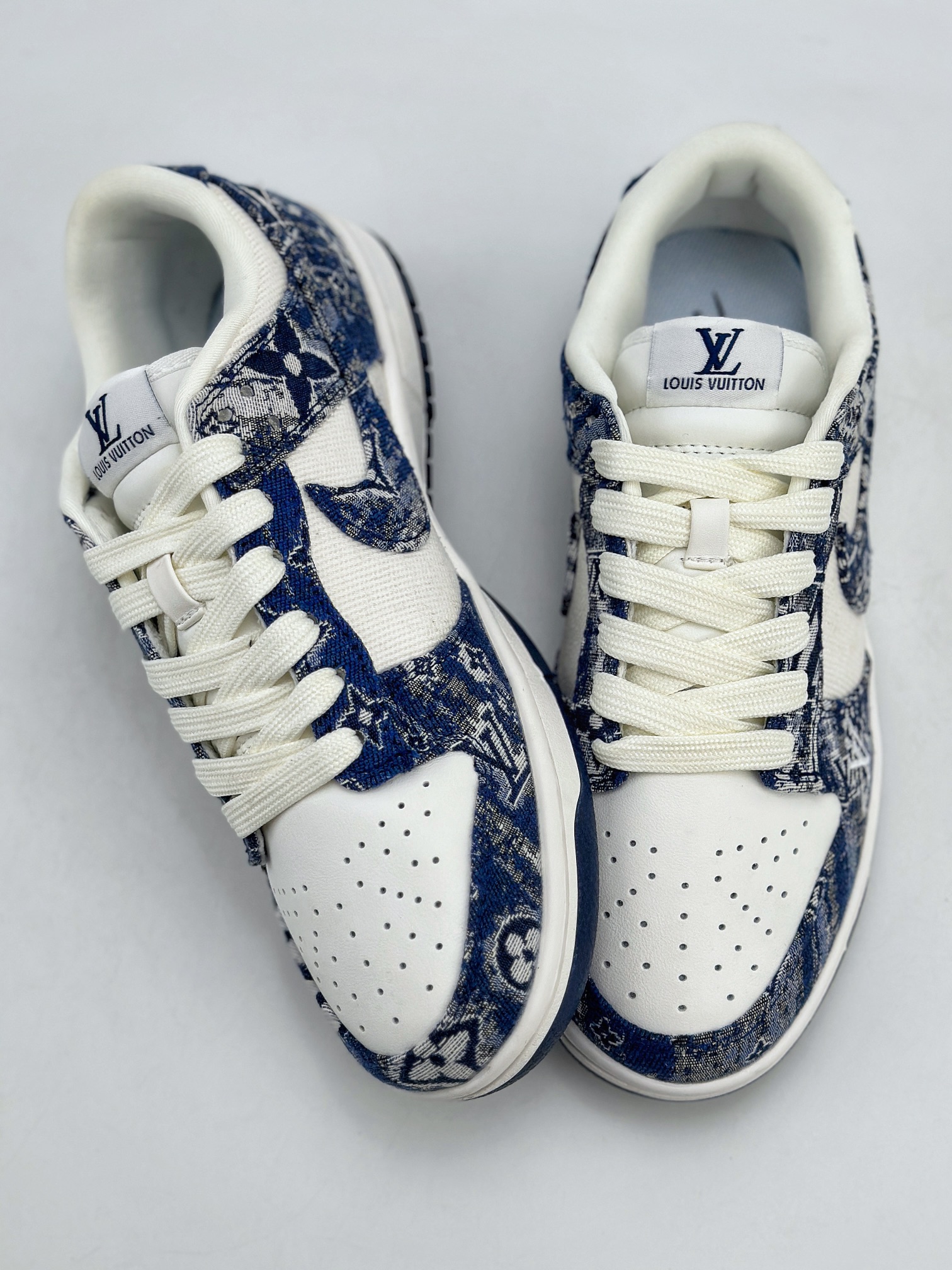 280 Nike SB Dunk Low x Louis Vuitton 白蓝牛仔布 JH8040-942