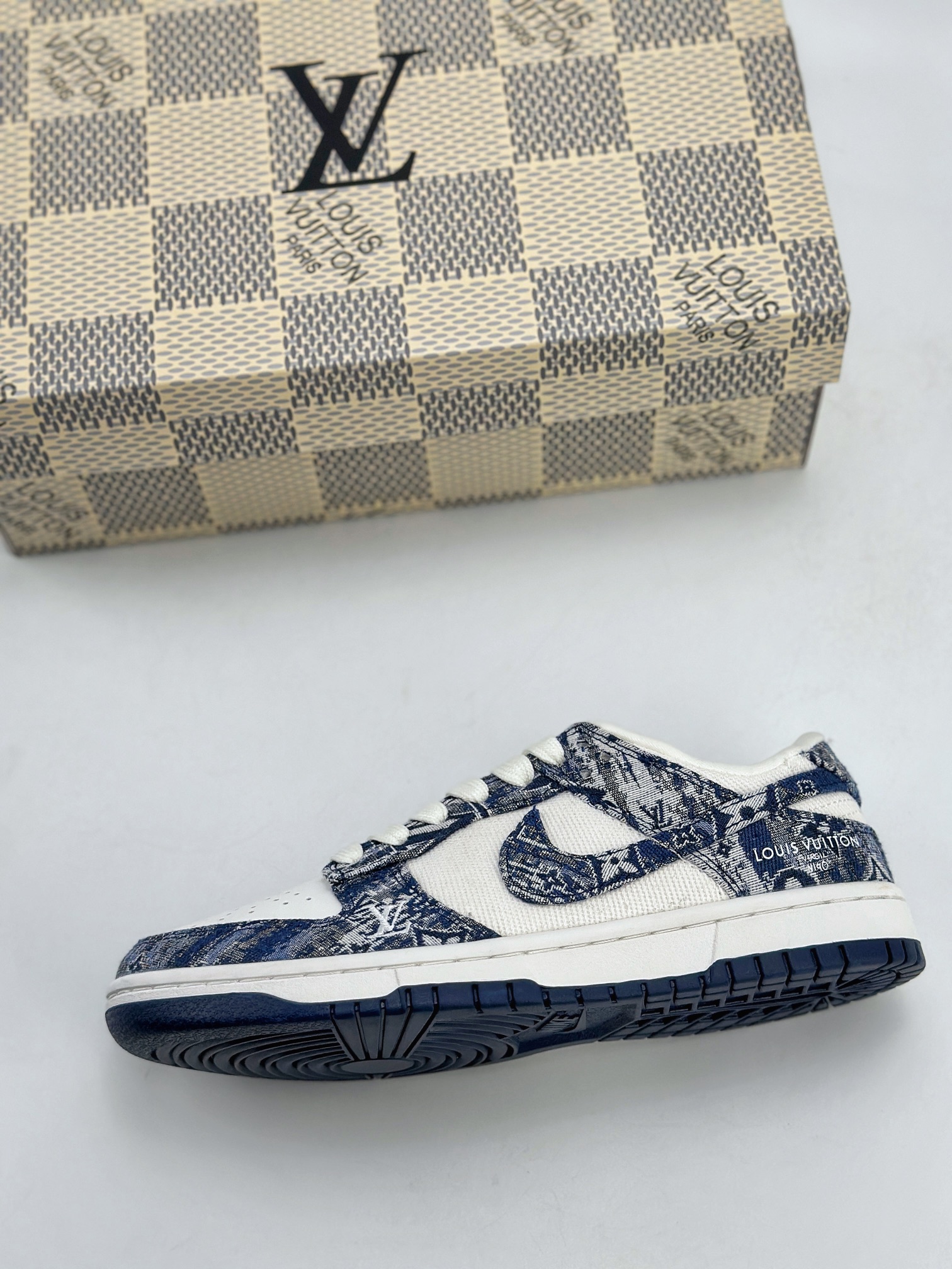 280 Nike SB Dunk Low x Louis Vuitton 白蓝牛仔布 JH8040-942