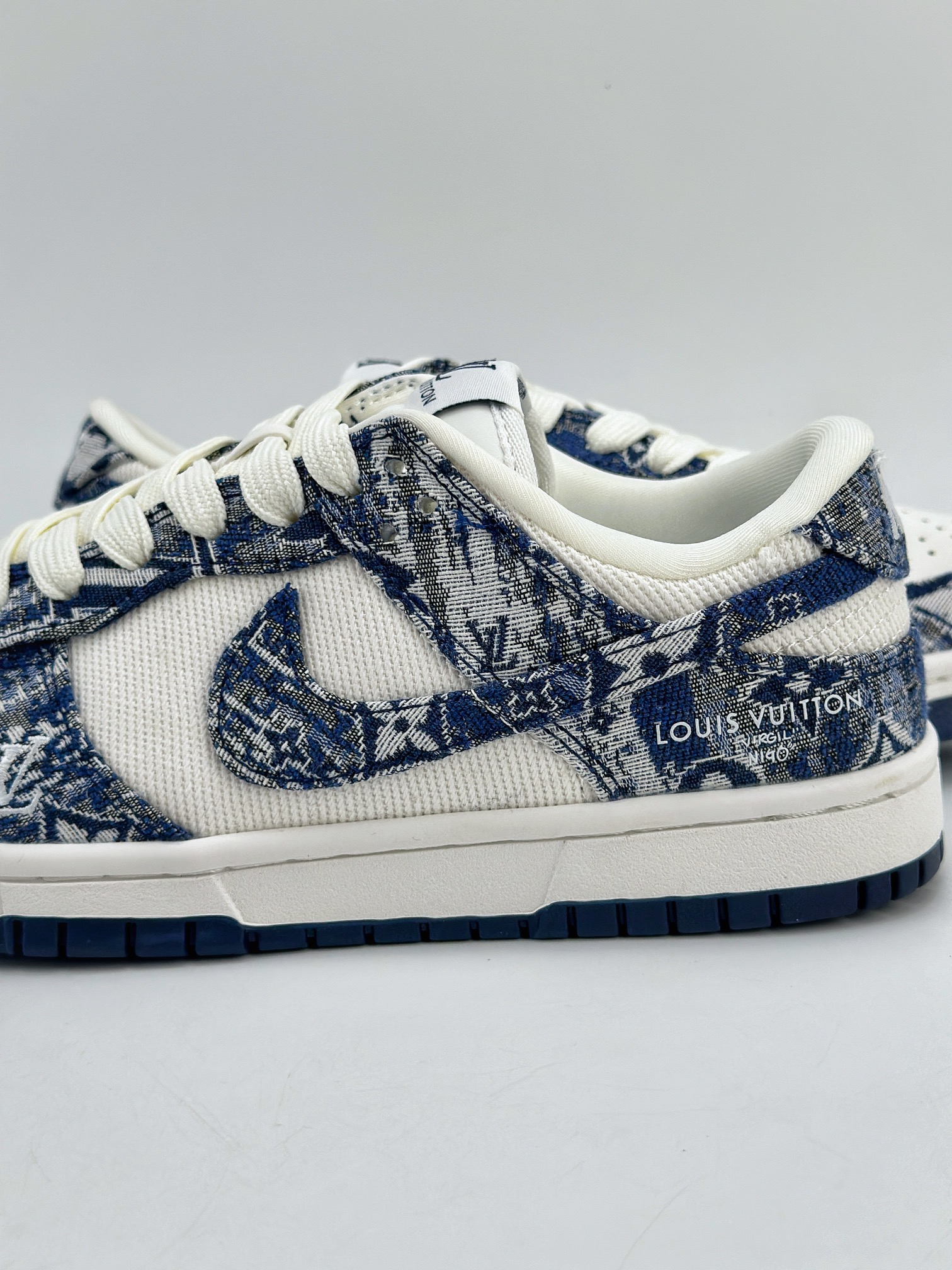 280 Nike SB Dunk Low x Louis Vuitton 白蓝牛仔布 JH8040-942