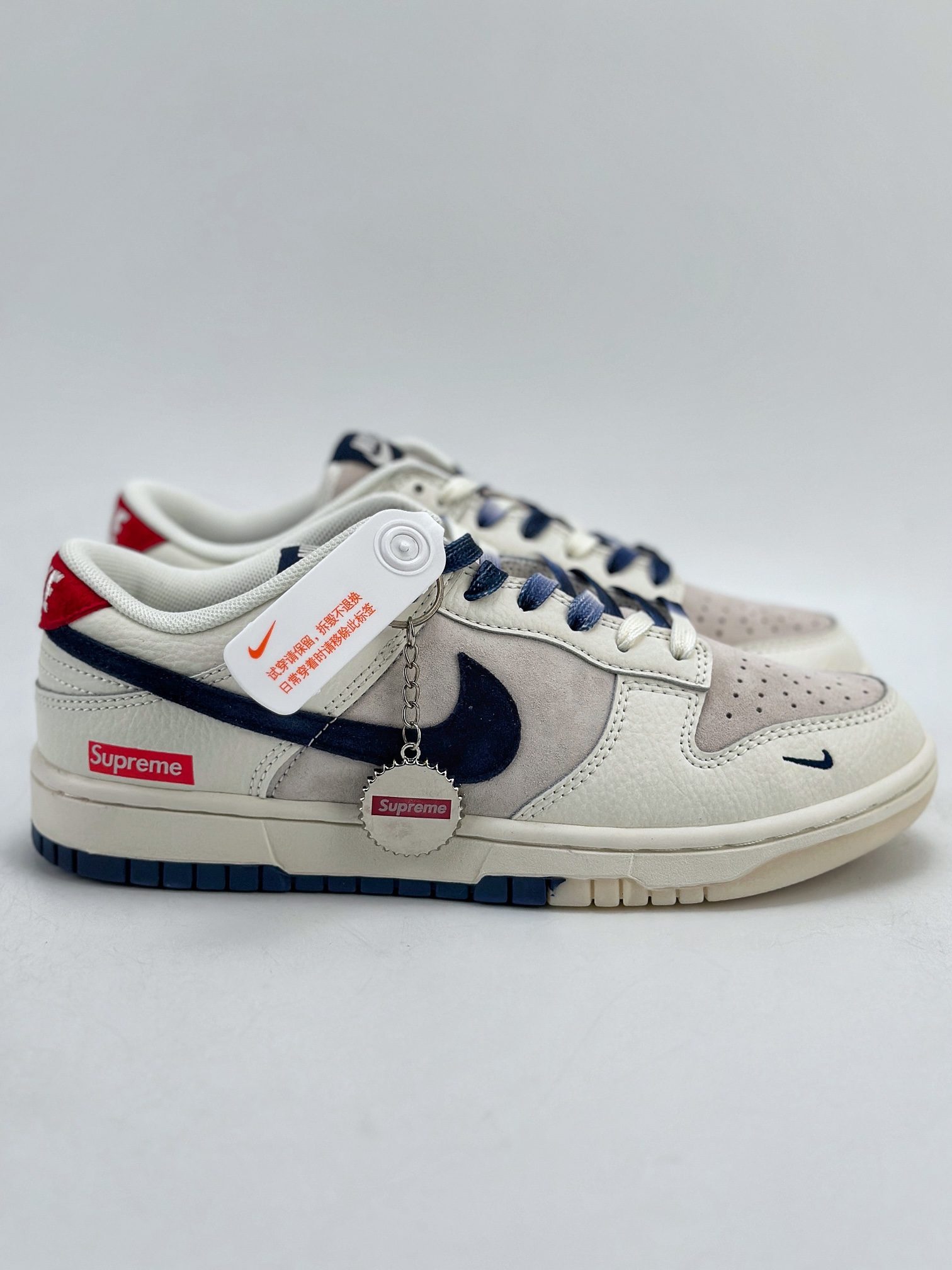 280 Nike SB Dunk Low x Supreme 白蓝红 FC1688-142