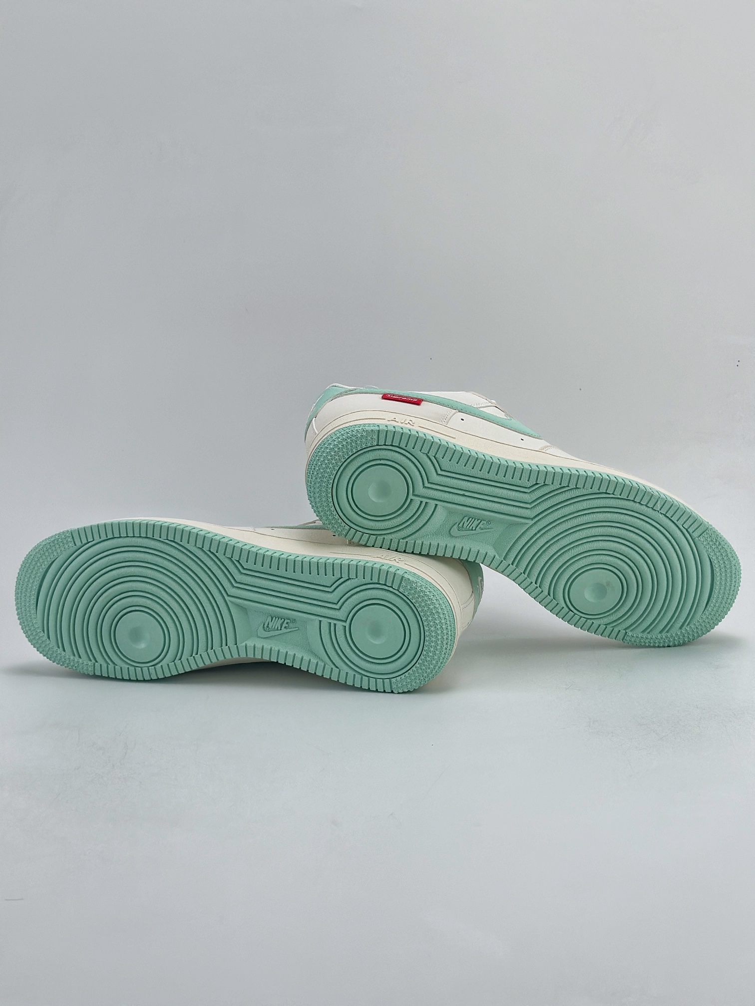 260 Nike Air Force 1 Low 07 x Supreme 白浅绿满天星HD1968-023