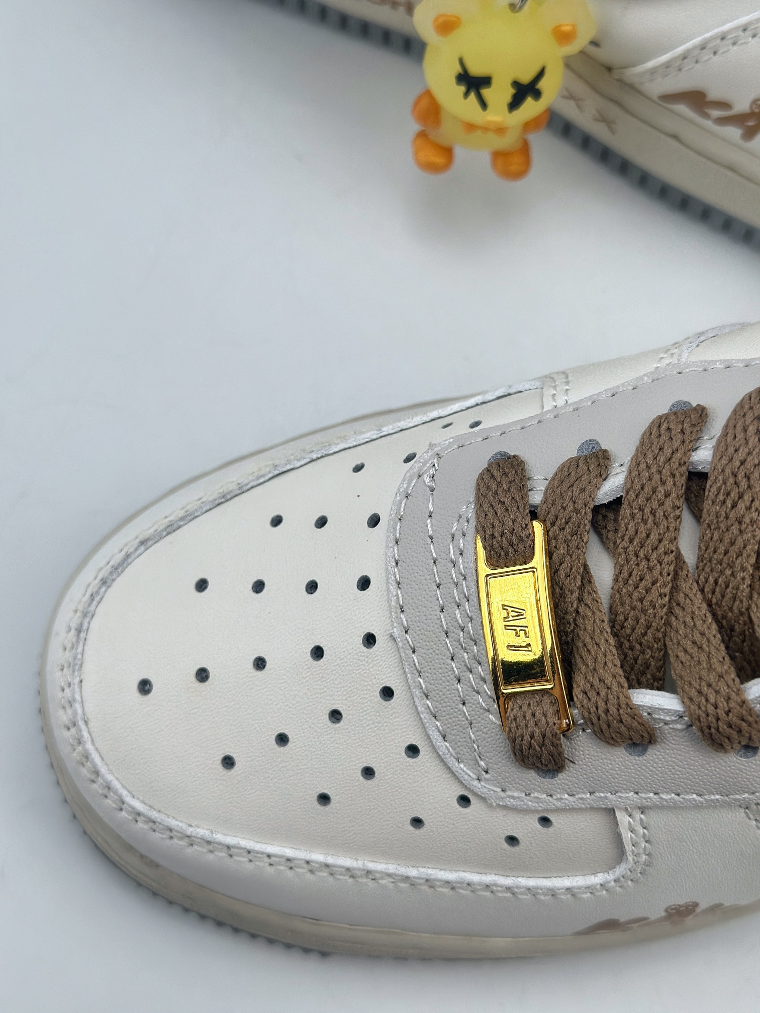 240 Nike Air Force 1 Low 07 x KAWS 涂鸦白灰黄 CW2288-207