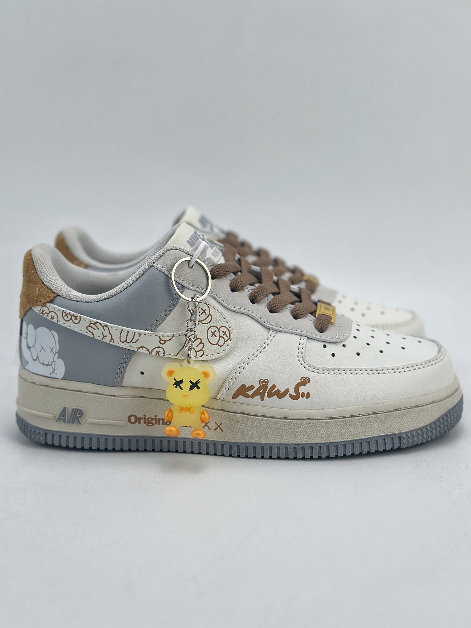 240 Nike Air Force 1 Low 07 x KAWS 涂鸦白灰黄 CW2288-207