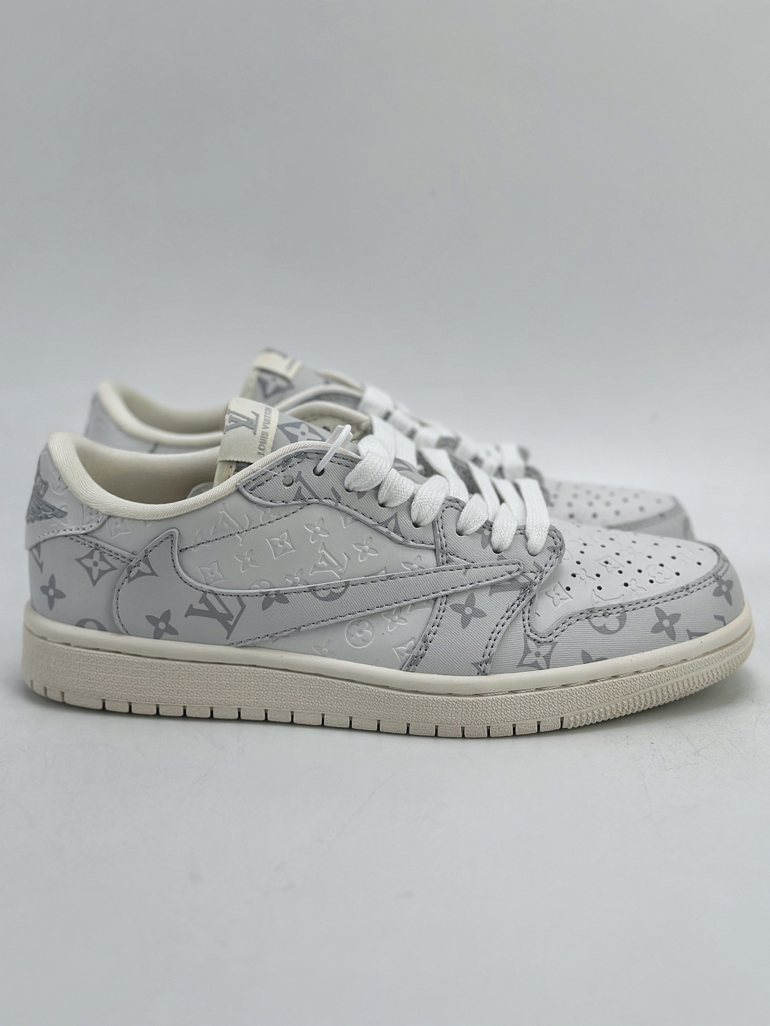 280 Air Jordan 1 Retro Low x Louis Vuitton x Travis Scott 三方联名满印白灰 LX1988-500