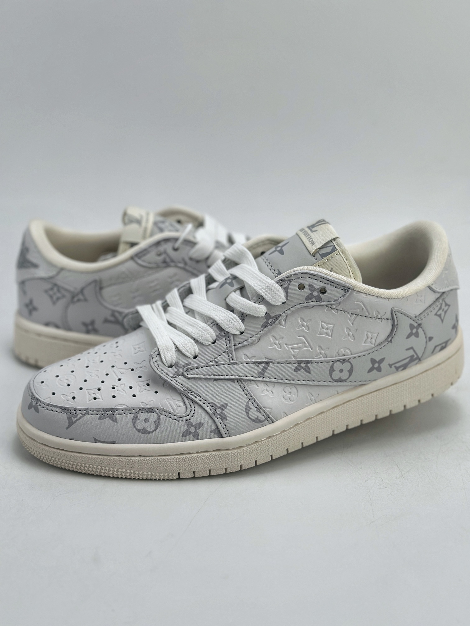 280 Air Jordan 1 Retro Low x Louis Vuitton x Travis Scott 三方联名满印白灰 LX1988-500