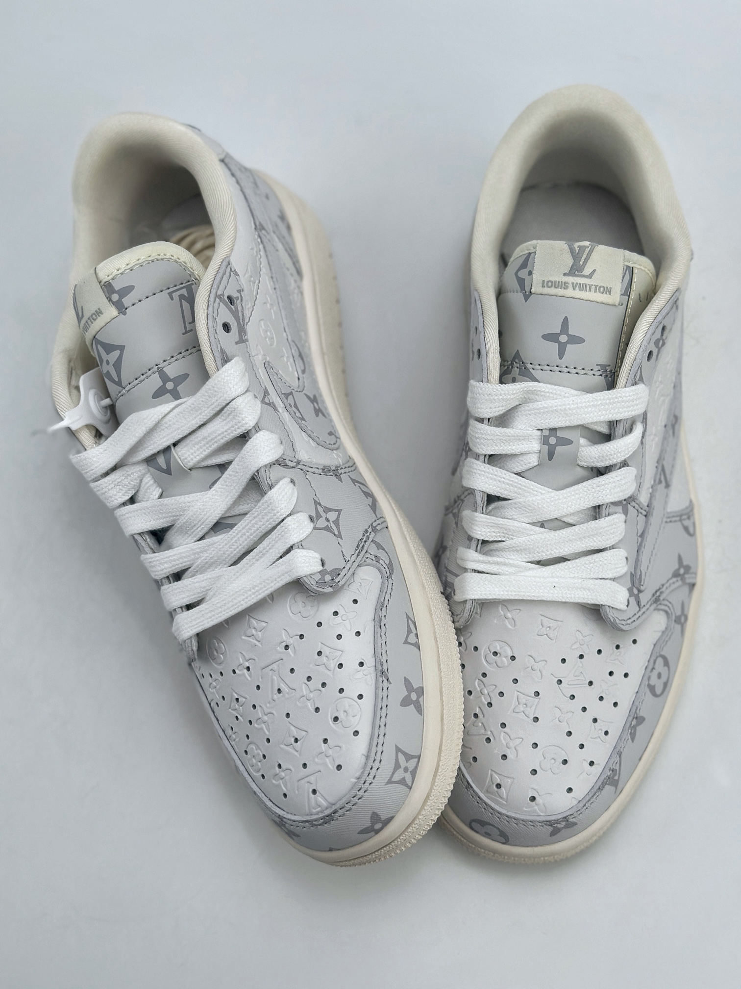 280 Air Jordan 1 Retro Low x Louis Vuitton x Travis Scott 三方联名满印白灰 LX1988-500