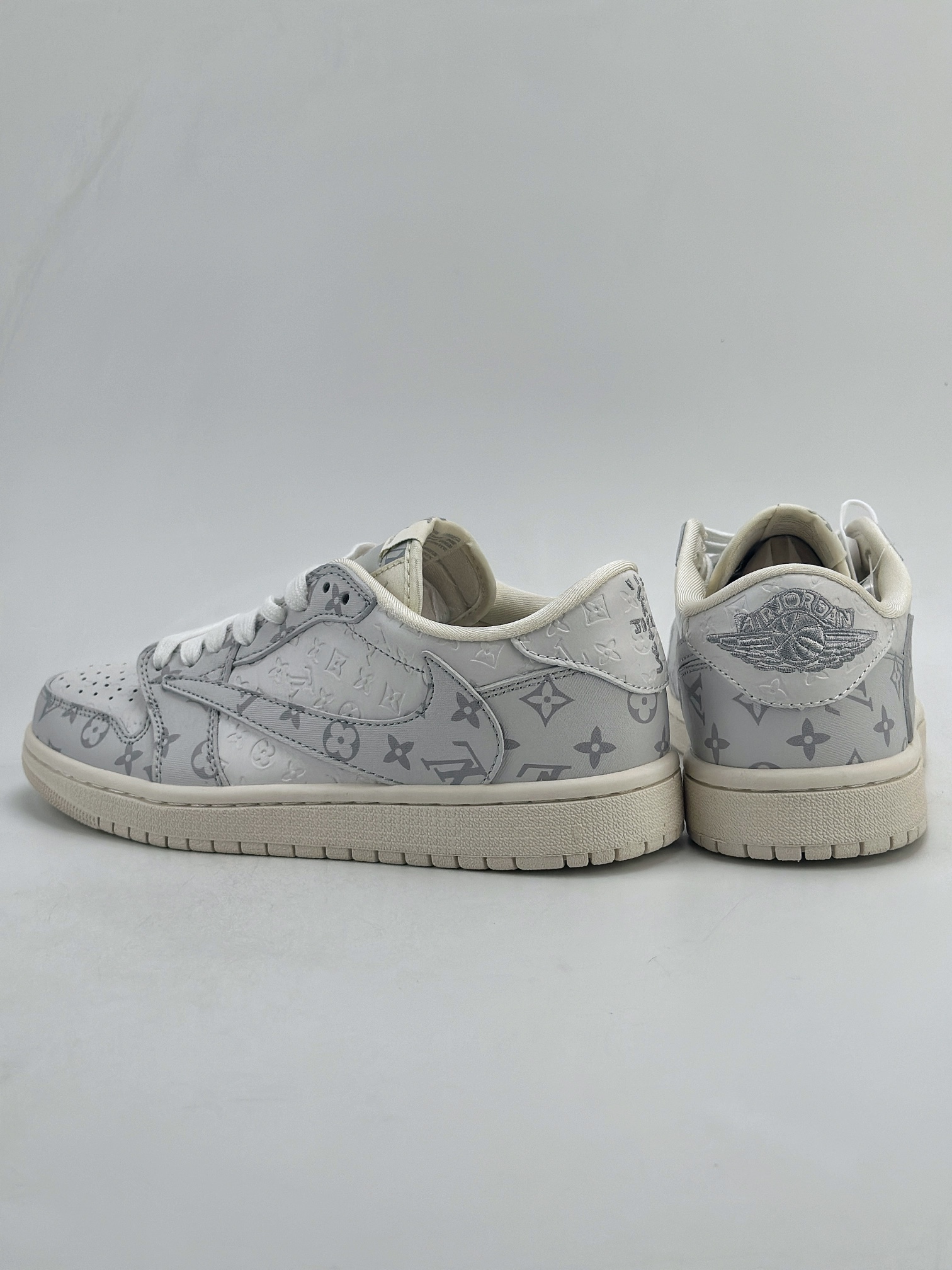 280 Air Jordan 1 Retro Low x Louis Vuitton x Travis Scott 三方联名满印白灰 LX1988-500