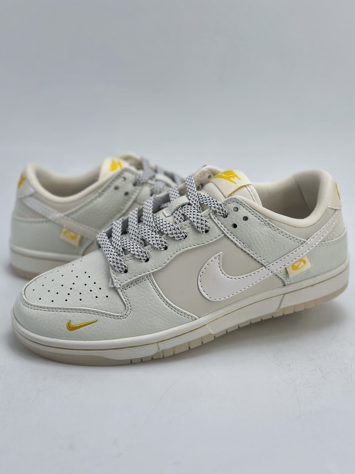 280 Nike SB Dunk Low 米白浅黄珠光满天星 XB3802-347