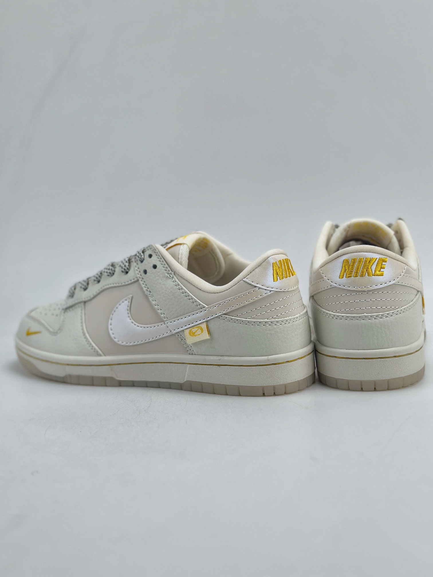 280 Nike SB Dunk Low 米白浅黄珠光满天星 XB3802-347
