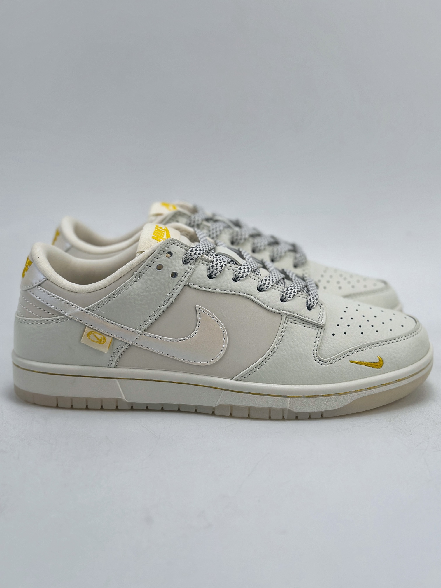 280 Nike SB Dunk Low 米白浅黄珠光满天星 XB3802-347