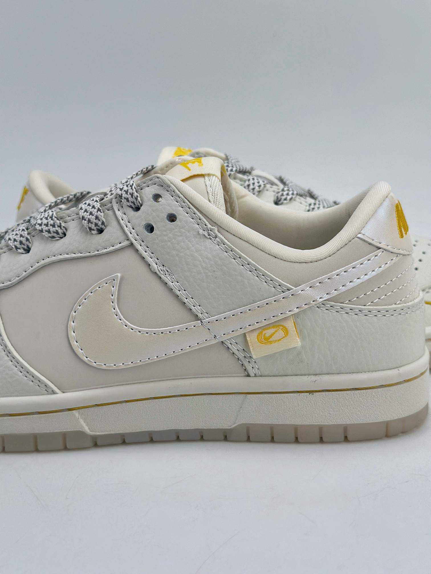 280 Nike SB Dunk Low 米白浅黄珠光满天星 XB3802-347