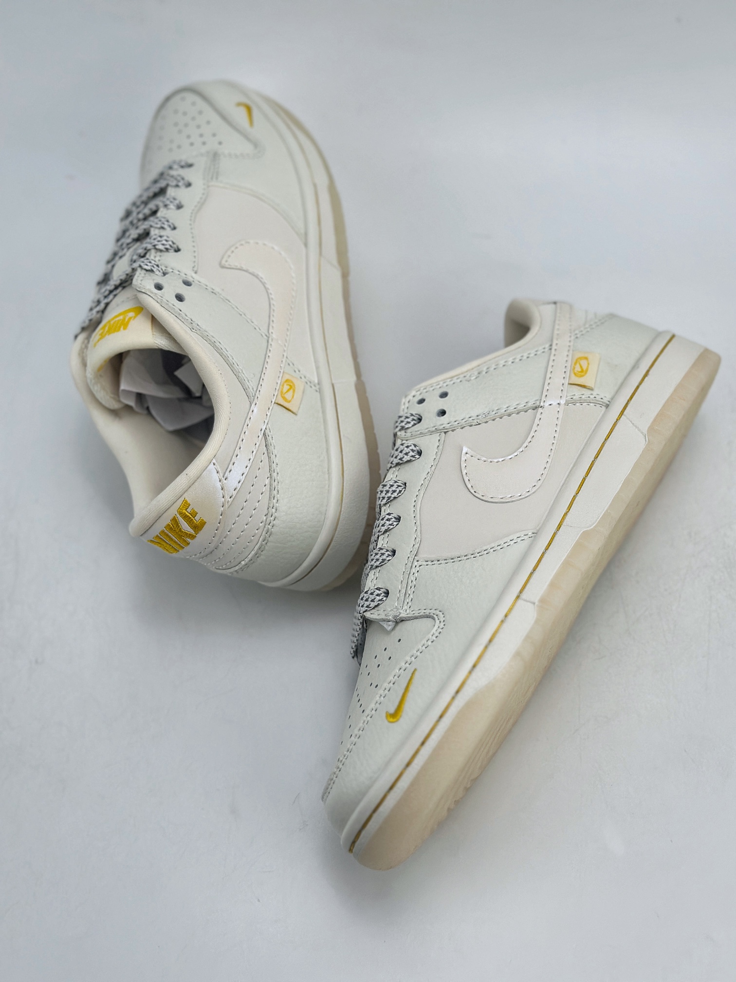 280 Nike SB Dunk Low 米白浅黄珠光满天星 XB3802-347