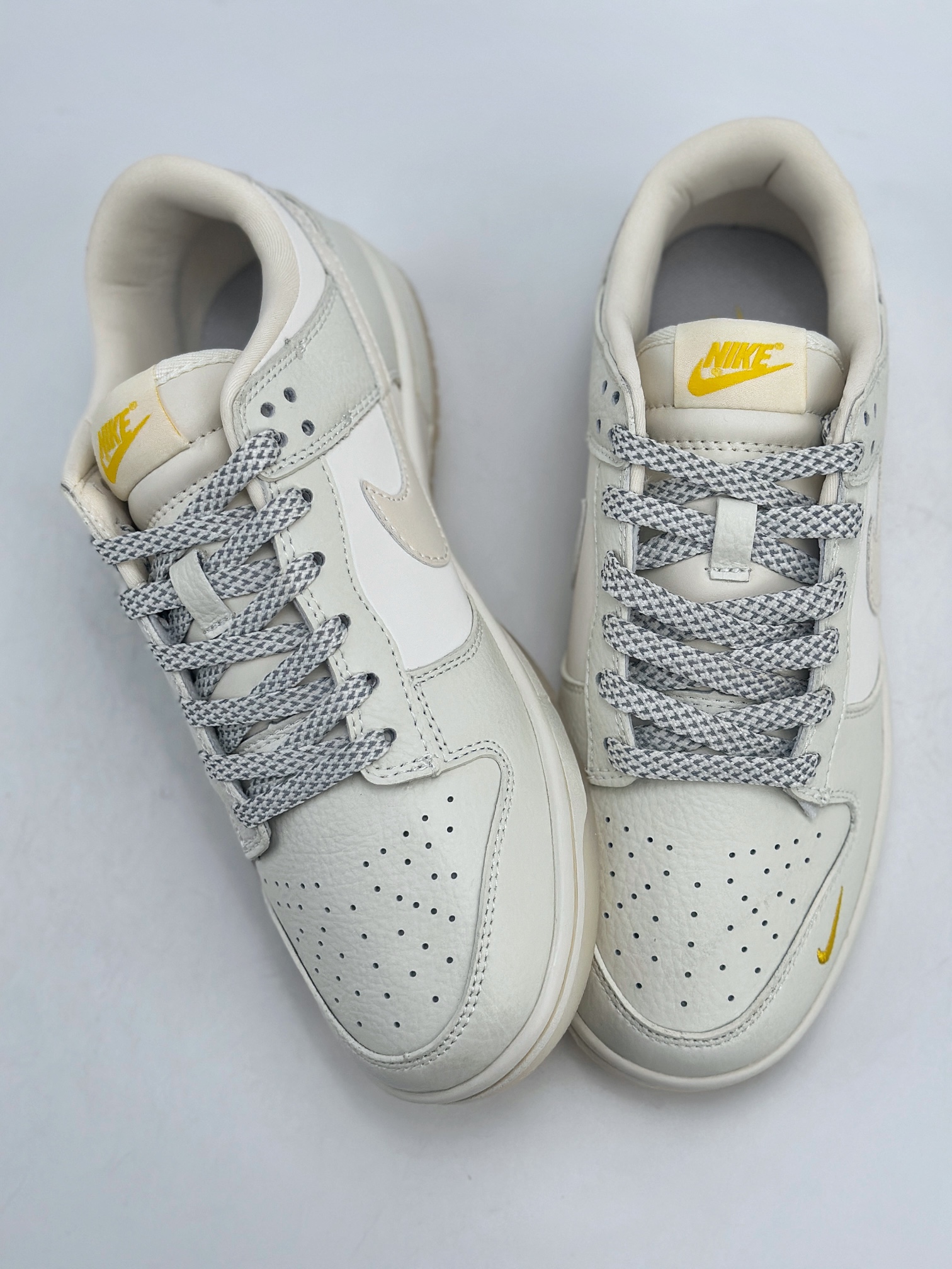 280 Nike SB Dunk Low 米白浅黄珠光满天星 XB3802-347