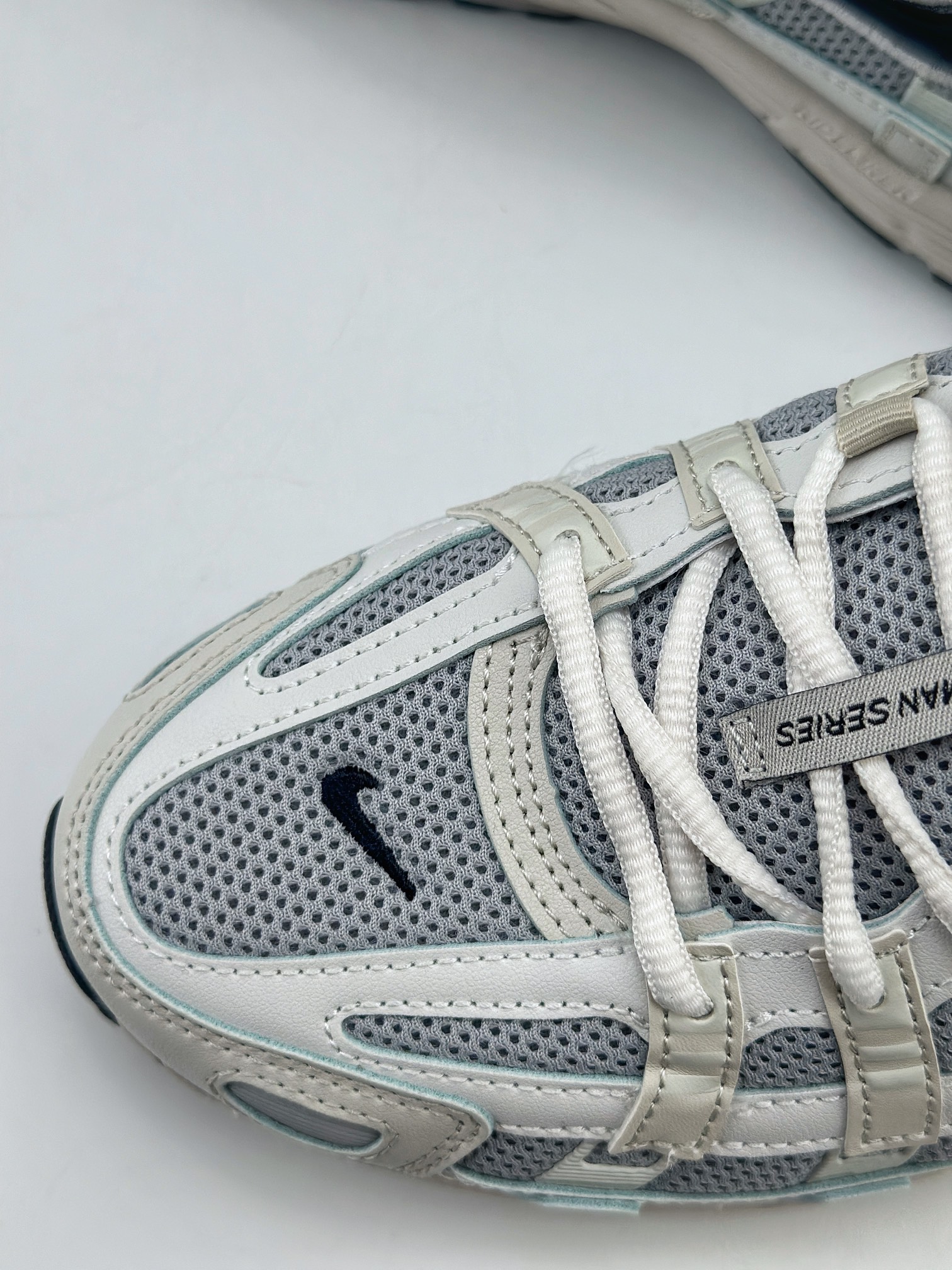 210 Nike P-6000 Initiator Running 耐克INS 白黑 复古休闲运动老爹鞋 HJ3488-001