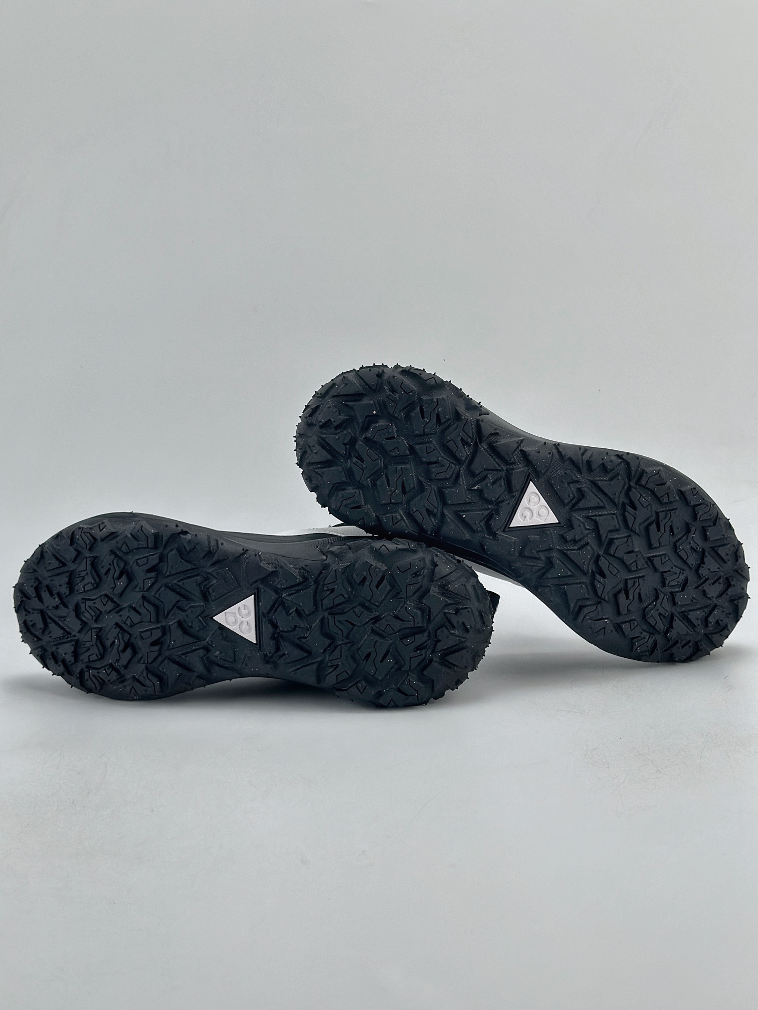 200 NK ACG MOUNTAIN FLY 2 LOW 外户登山列系越跑低帮休闲动运徒步鞋 FZ3311-101