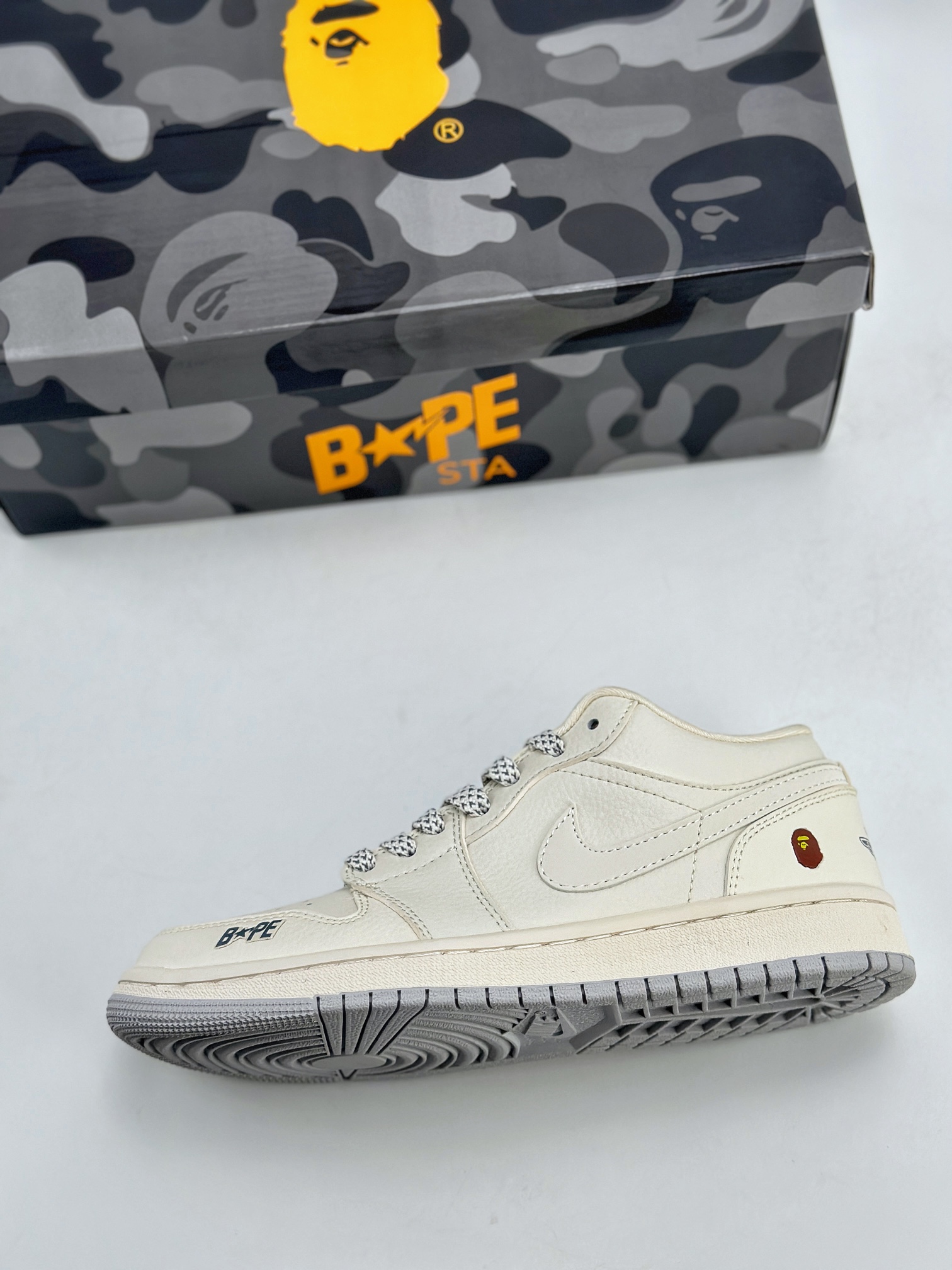 280 Air Jordan 1 Retro Low x BAPE 米白满天星 WG8850-003