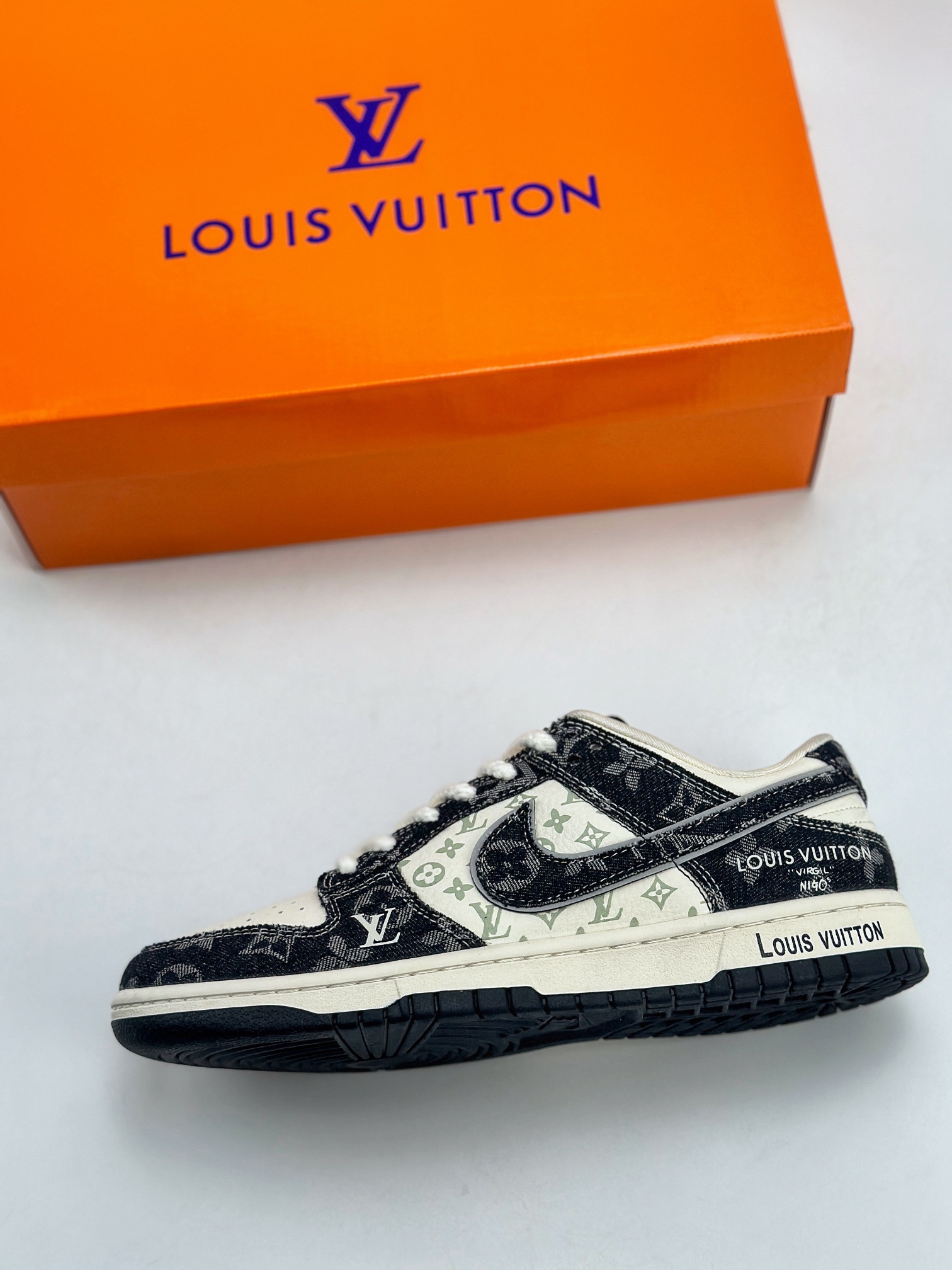 280 Nike SB Dunk Low x Louis Vuitton 白黑牛仔布 SJ2068-256