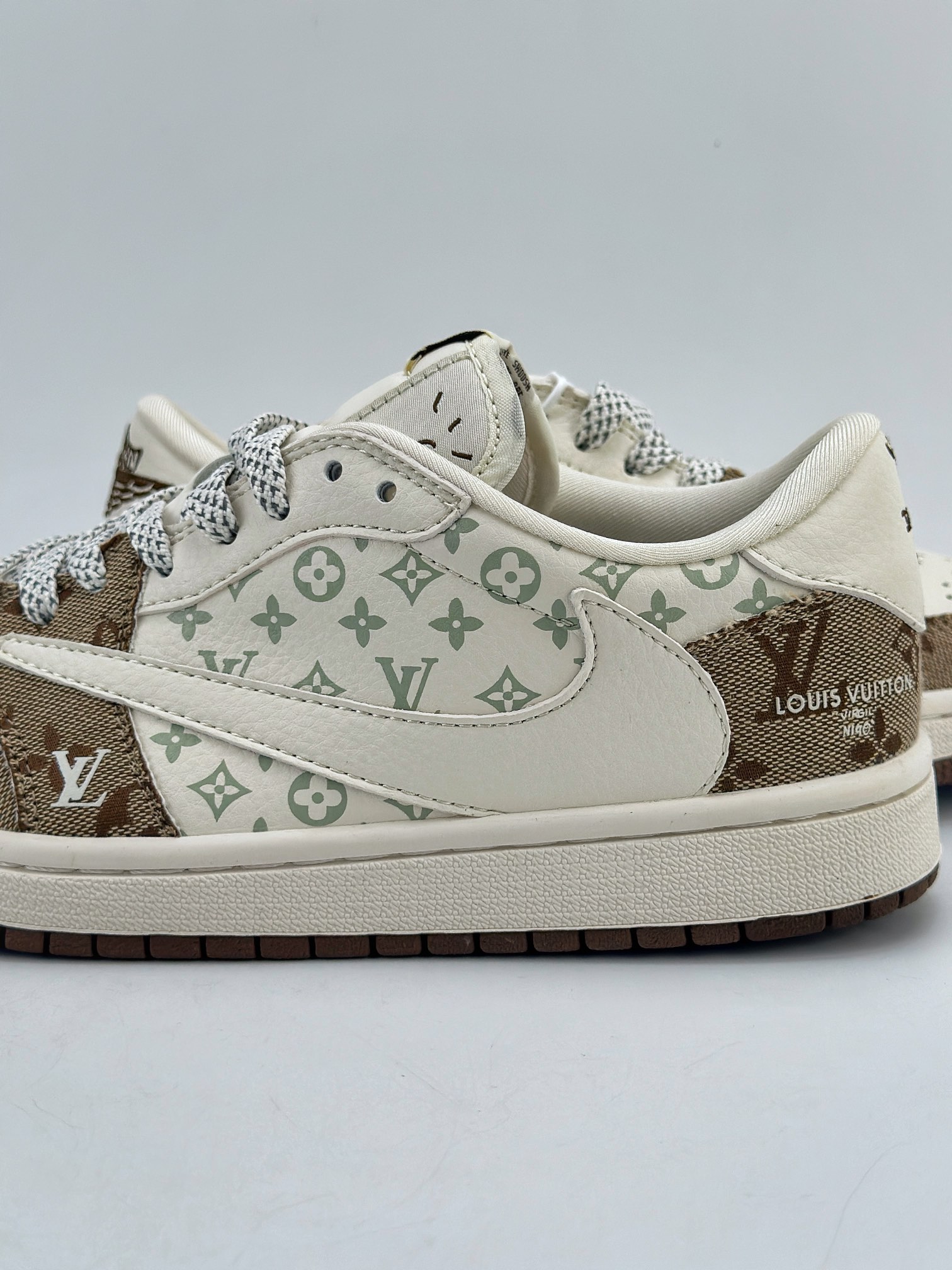 280 Air Jordan 1 Retro Low x Louis Vuitton x Travis Scott 三方联名满印白灰 SJ2068-102